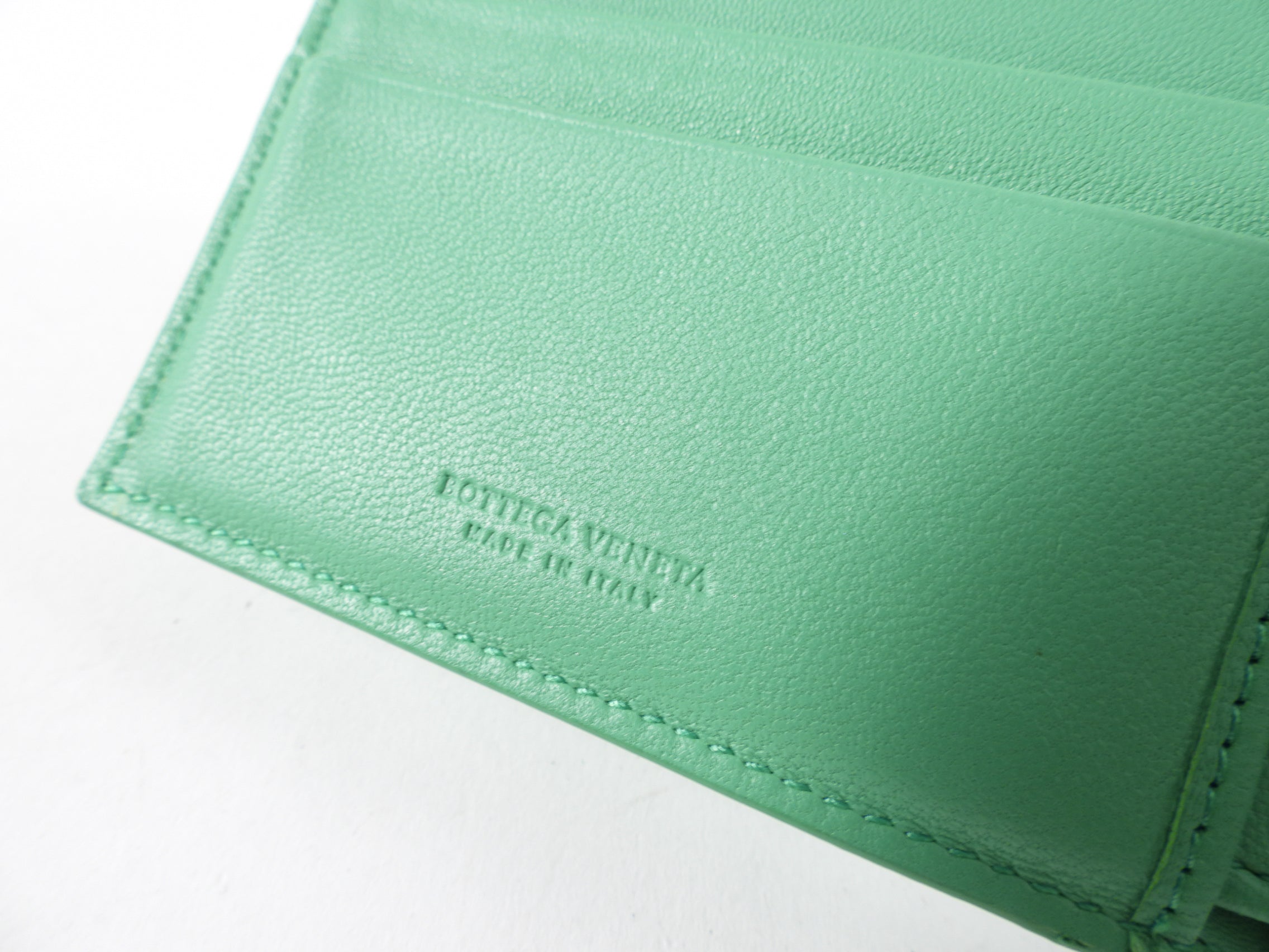 Bottega Veneta Green Intrecciato Leather Bifold Wallet for Men - Slim RFID Blocking Credit Card Holder - Perfect for Everyday Use & Travel Essentials