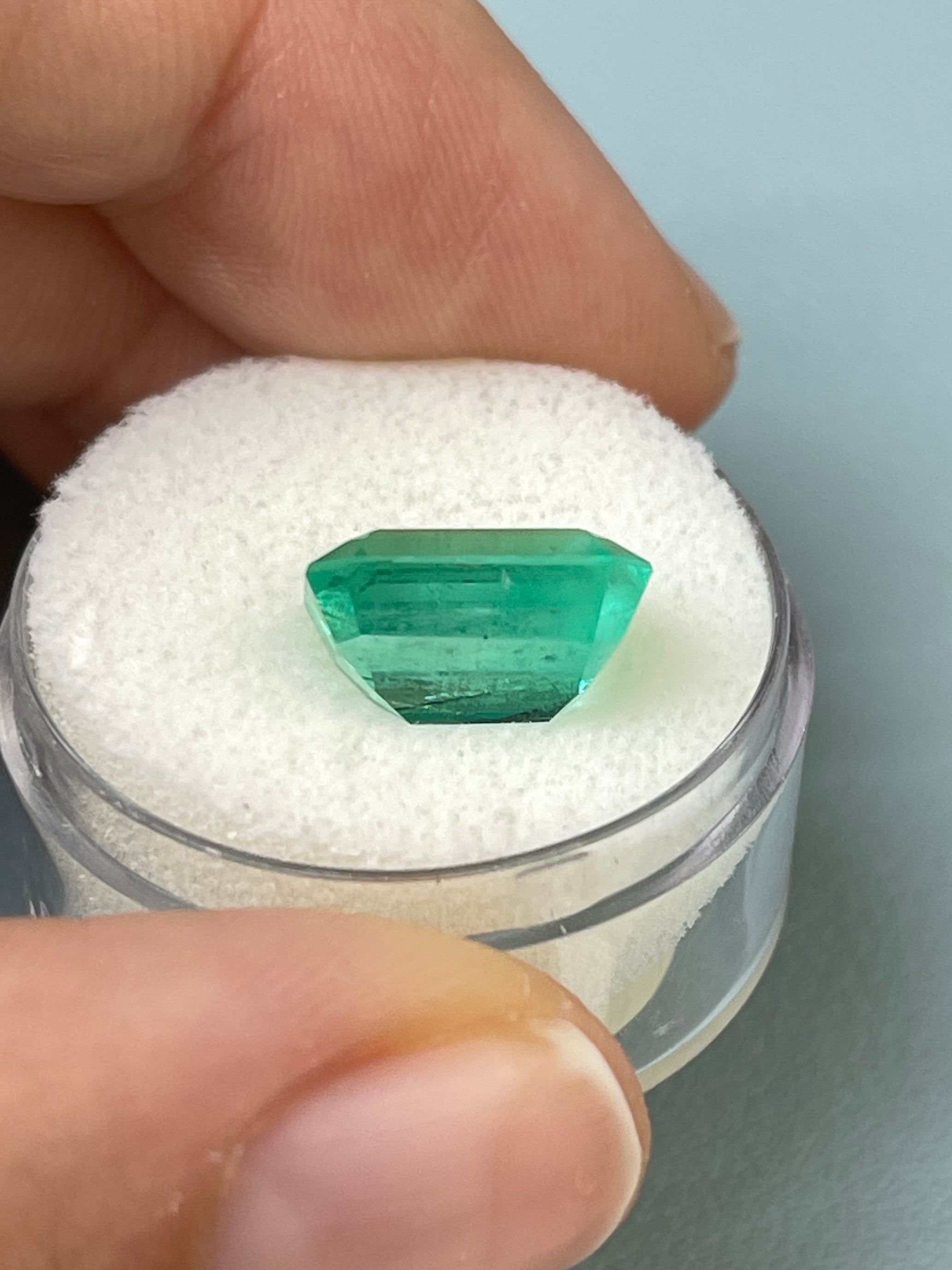 5.50 Carat 11.8mm x 9.7mm Medium Green Natural Loose Colombian Emerald - Classic Emerald Cut Gemstone for Jewelry Making, Engagement Rings & Luxury Gifts