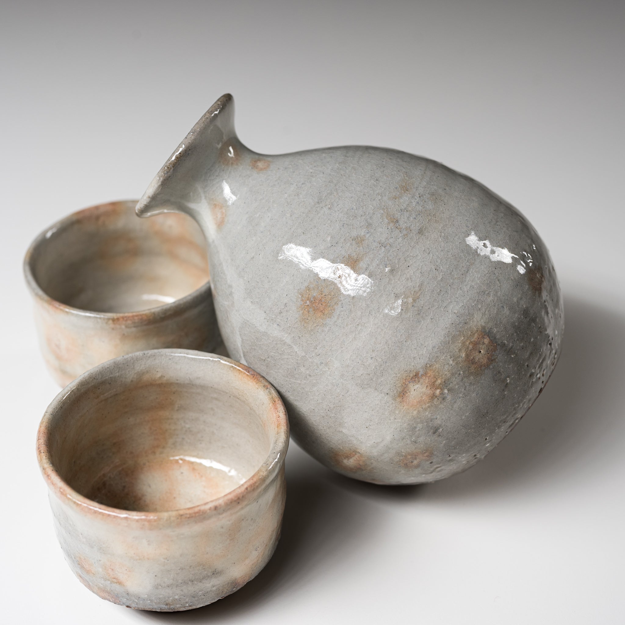 Premium Tenryu Kiln Hagi Ware Japanese Sake Set with Handcrafted Wooden Box - Authentic Ohonte Ceramic Sake Cups & Decanter for Traditional Japanese Dining, Gift Giving & Sake Tasting Experiences