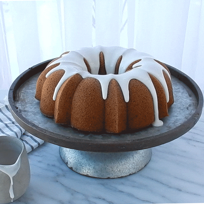 Nordic Ware Gold Anniversary Bundt Pan - 10-Cup Non-Stick Baking Pan for Cakes, Bread & Desserts - Perfect for Celebrations, Holidays & Home Baking