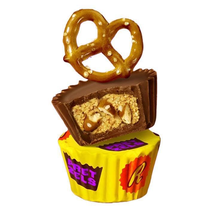 Reese's Miniature Peanut Butter Cups with Pretzels - 35 Count Milk Chocolate Candy Individually Wrapped - Perfect for Holiday Stocking Stuffers, Party Favors, Office Treats & Halloween Candy Bags