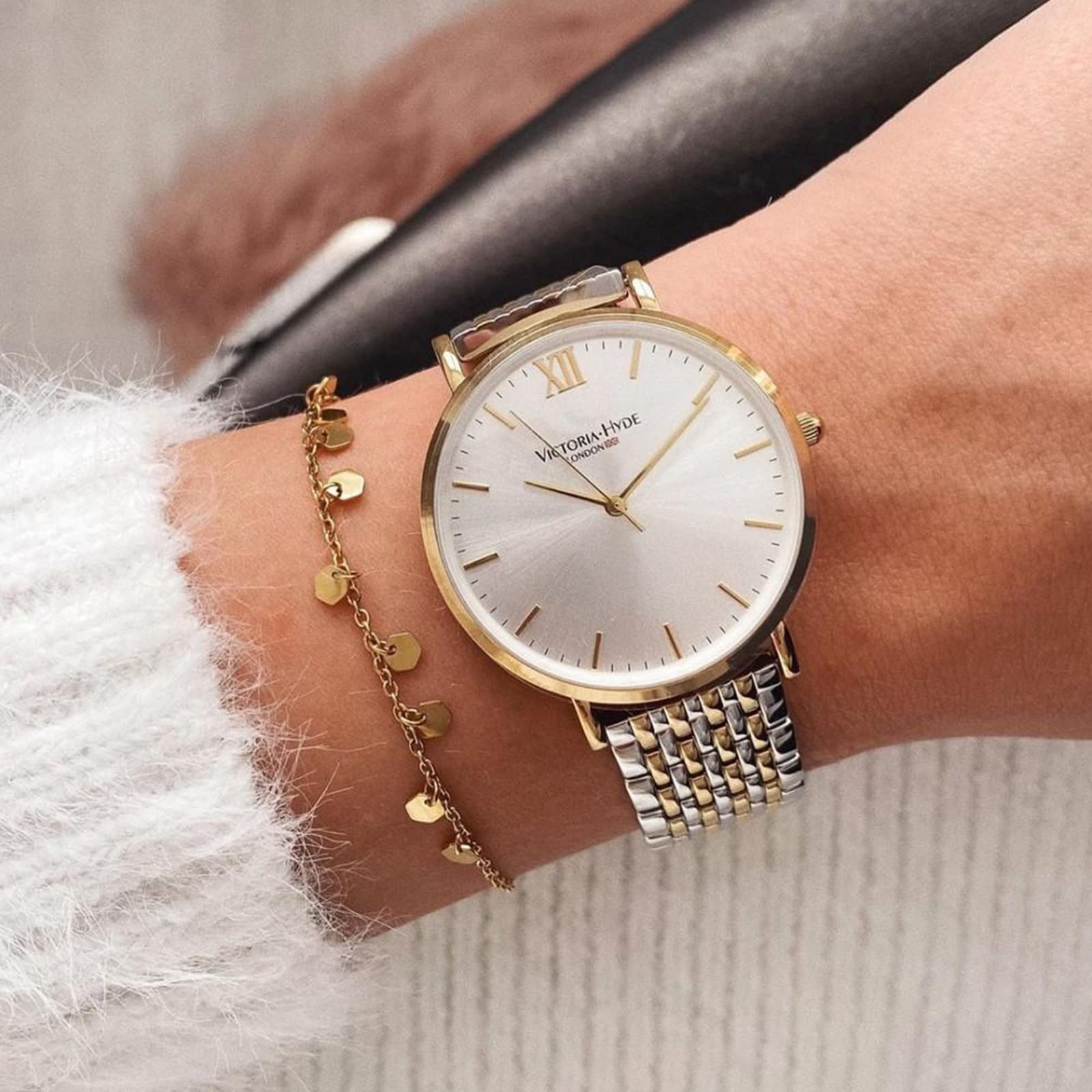 VICTORIA HYDE Women's Gold Analog Quartz Watch - Stainless Steel Waterproof Ladies Wristwatch with Bracelet Set | Perfect for Everyday Wear, Office & Special Occasions