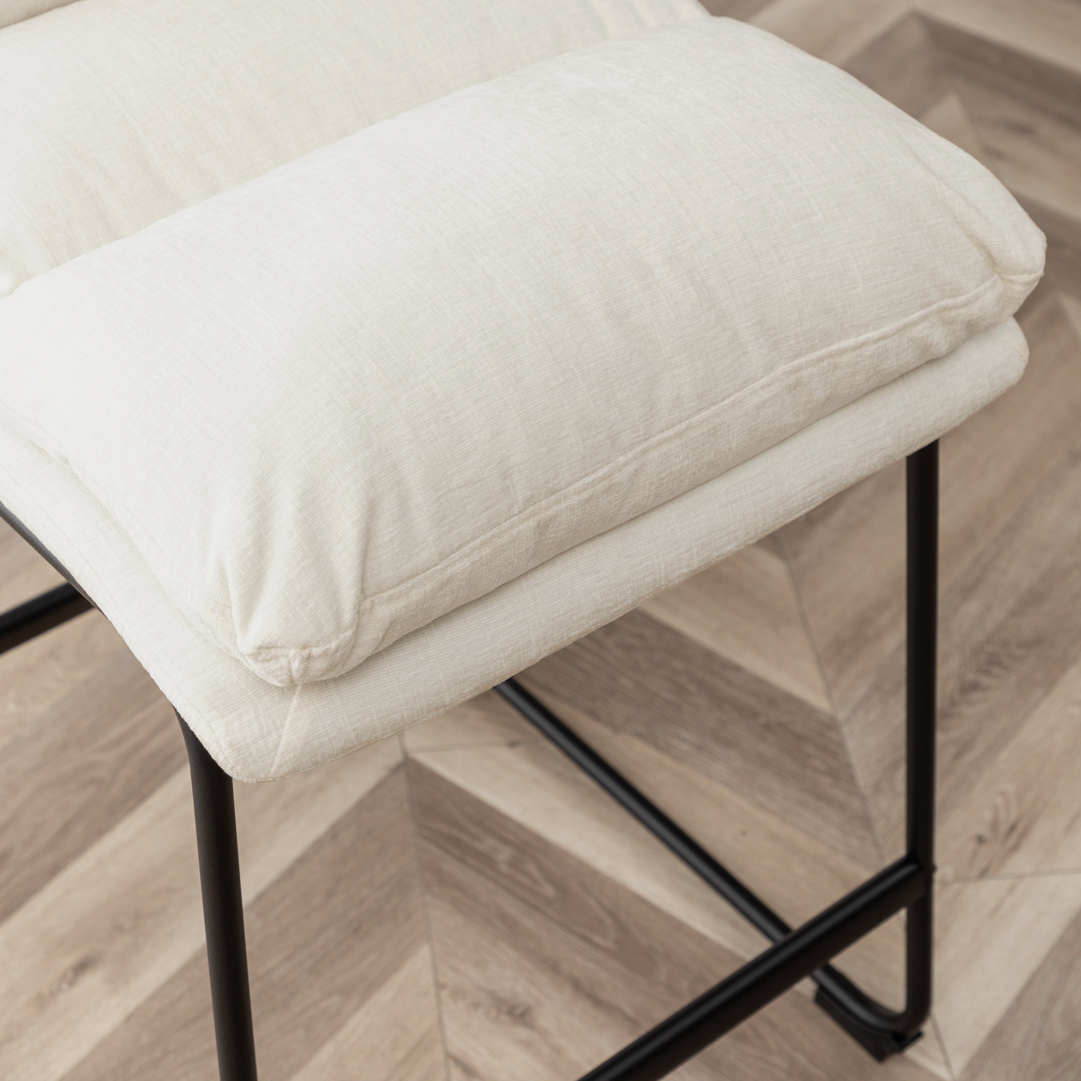 Roundhill Furniture Milos 26