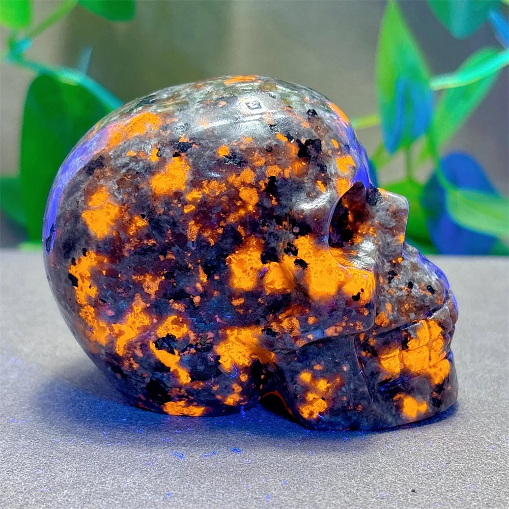 Yooperlite Skull Crystal - Natural Glowing Quartz Stone for Halloween Decor, Reiki Healing, Spiritual Energy & Unique Home Decor Gifts | Perfect for Meditation, Crystal Collections & Gothic Decorations