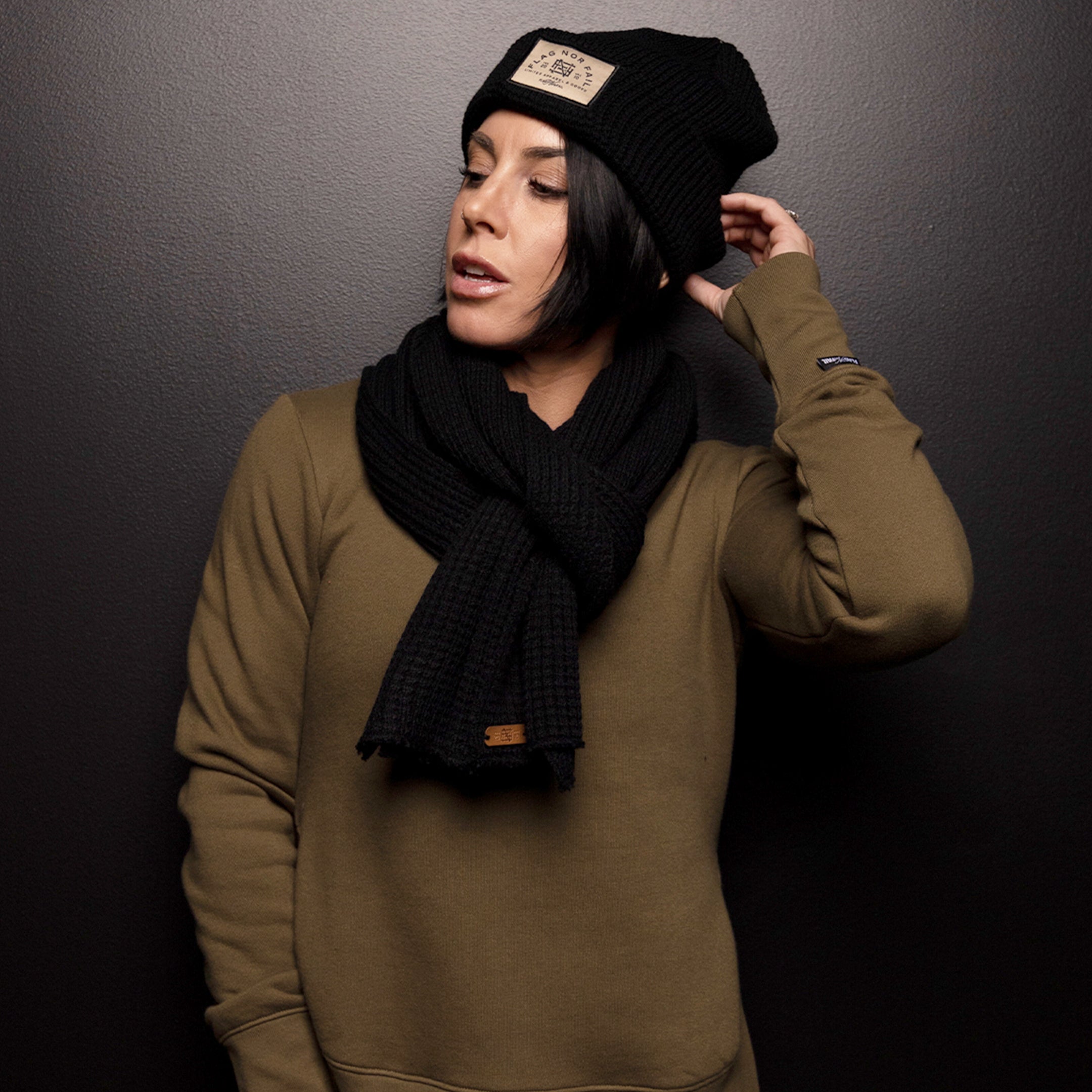 FOREVER SCARF - Premium Black Winter Scarf for Women & Men - Soft & Warm Fashion Accessory for Cold Weather, Outdoor Activities, and Gift Giving