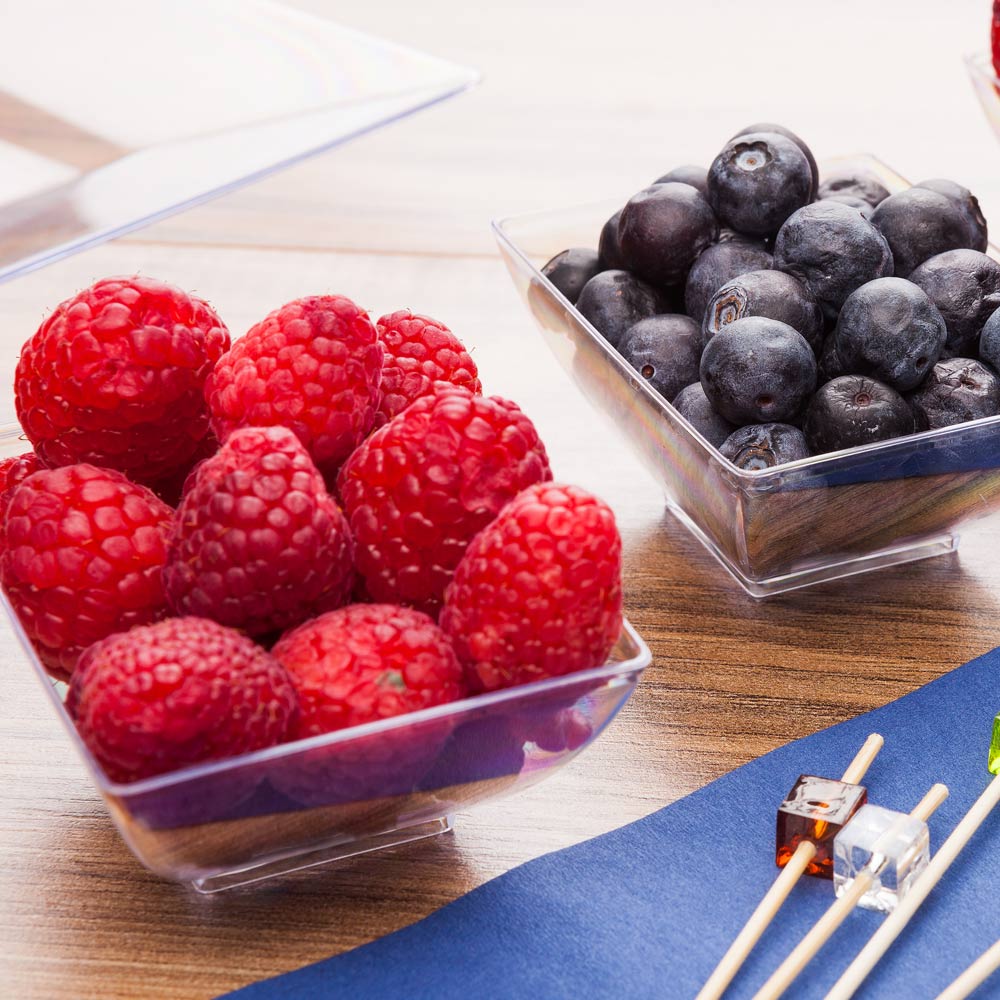 100-Pack 3 oz Rectangle Clear Plastic Small Architetto Bowls with 100 Silver Mini Forks - Perfect for Party Appetizers, Wedding Favors, and Dessert Serving