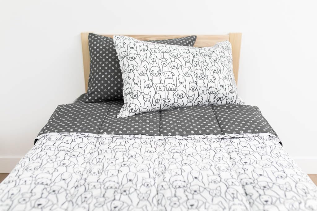 Durable Zipper Dog Bedding Set for Kids - Puppy Design Comforter, Sheets & Pillowcase | Easy Wash Bed-in-a-Bag | Perfect for Nursery, Toddler Rooms & Sleepovers