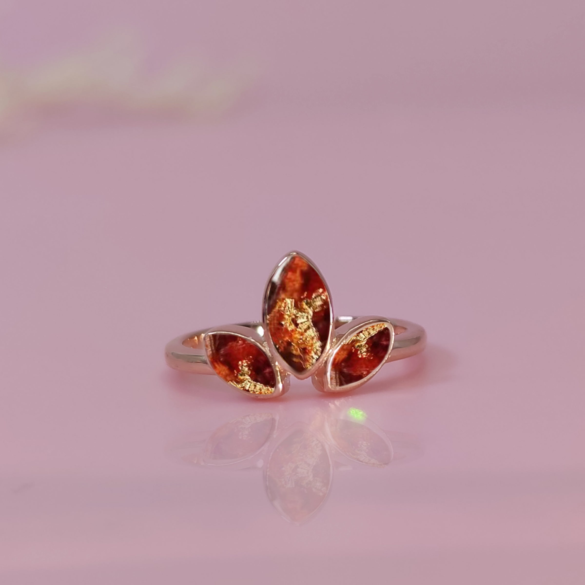 Solid Gold Clover Dried Flower Ring for Weddings, Funerals & Special Occasions - Elegant Botanical Jewelry Gift for Women