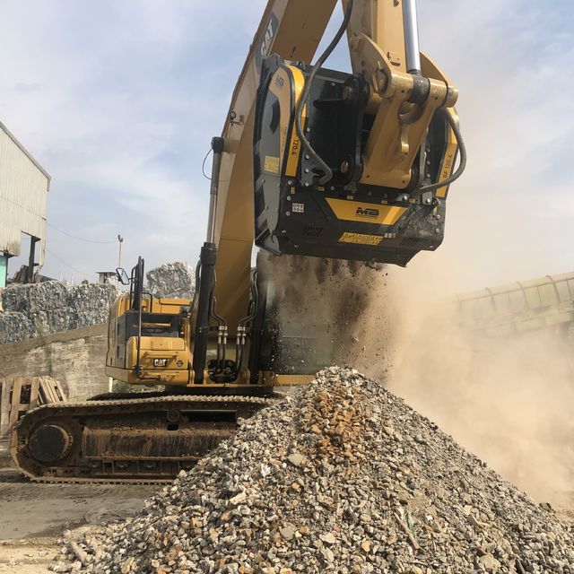 BF120.4 S4 Bucket Crusher for Excavators - Heavy Duty Demolition & Recycling Attachment for Construction Sites