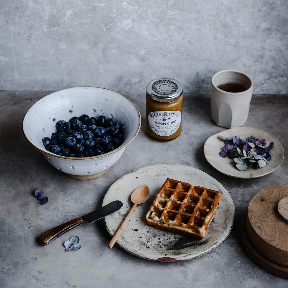 Ceramic Speckled Berry Bowl - Elegant Fruit Serving Dish for Breakfast, Dessert & Table Decor - Perfect for Berries, Snacks & Entertaining