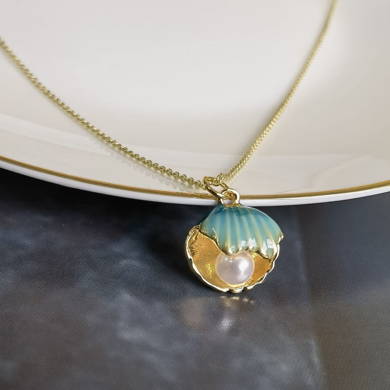 Trendy Seashell Pendant Necklace for Women - Beach Jewelry & Boho Style