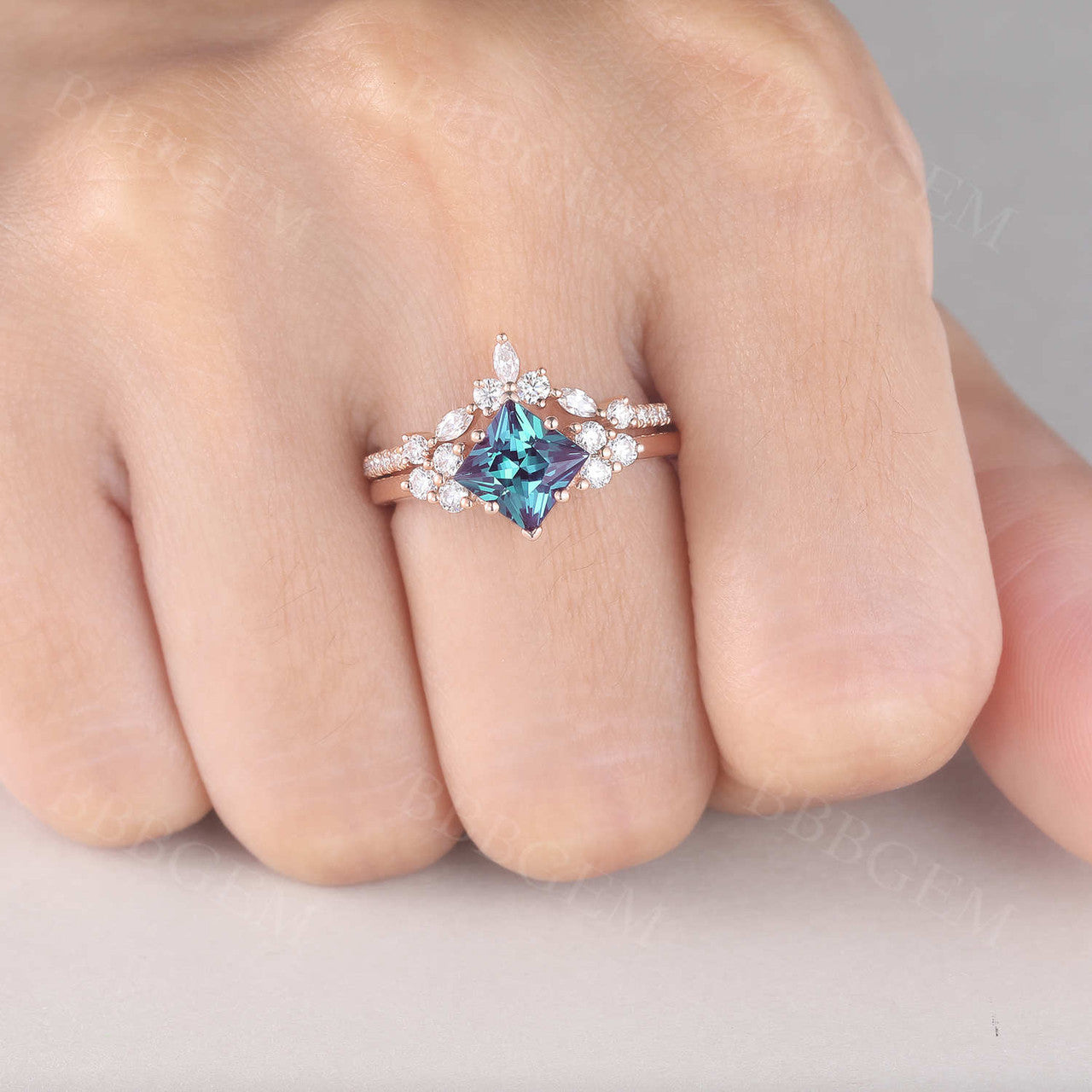 Vintage 6mm Princess Cut Alexandrite Engagement Ring with Curved Moissanite Matching Wedding Band - Perfect for Proposals, Anniversaries & Bridal Jewelry Sets