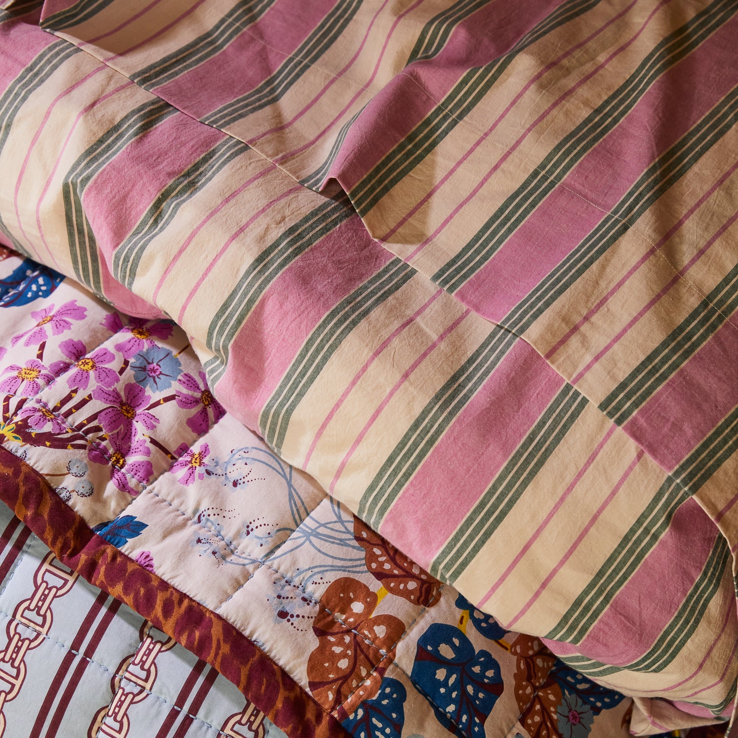 Brigitte 100% Cotton Sheets - Soft & Breathable Fuchsia Bedding Set for Queen Size - Perfect for Cozy Bedrooms & Guest Rooms