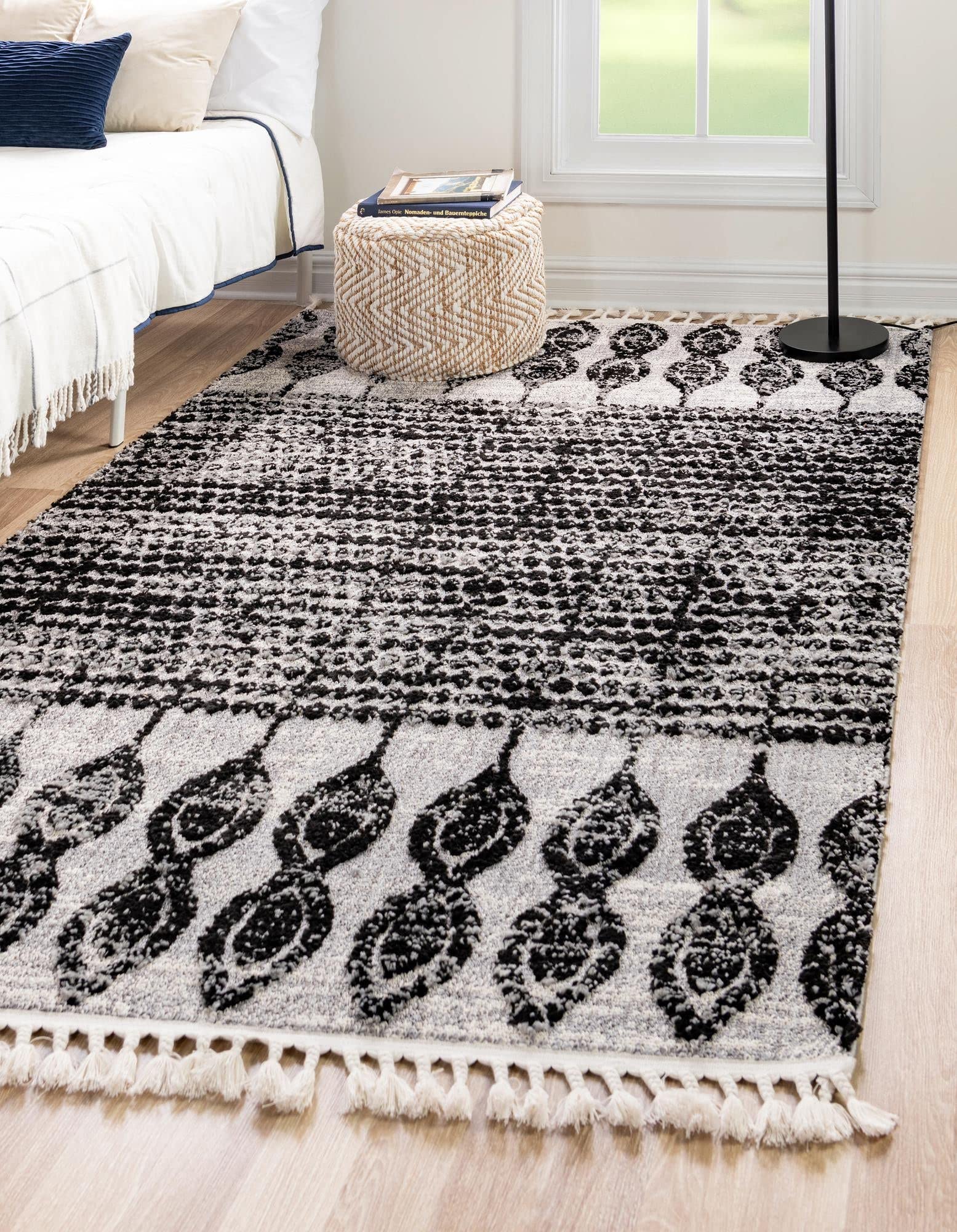 Unique Loom Cherokee Collection Area Rug - Asheville Style 4'x6' Rectangular Rug in Black & Ivory for Living Room, Bedroom & Office Decor