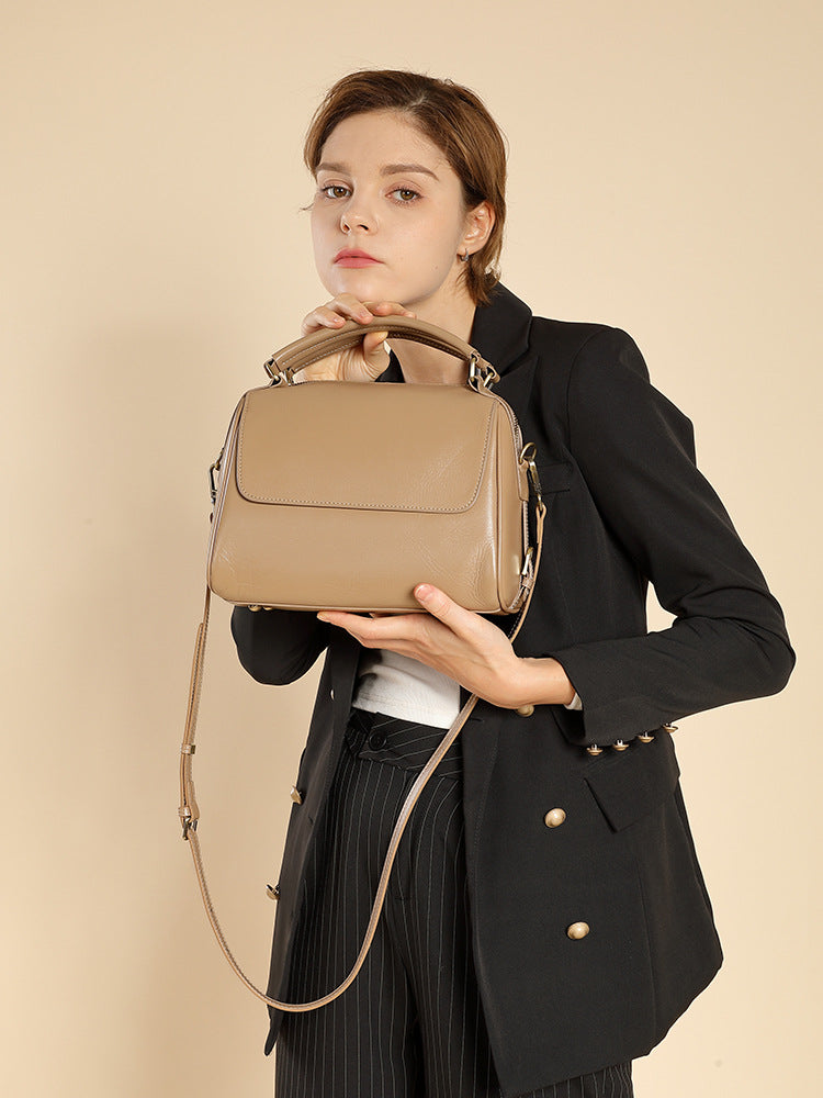 Stylish and Versatile Women's Handbag - Fashionable Crossbody Purse for Work, Travel, and Everyday Use