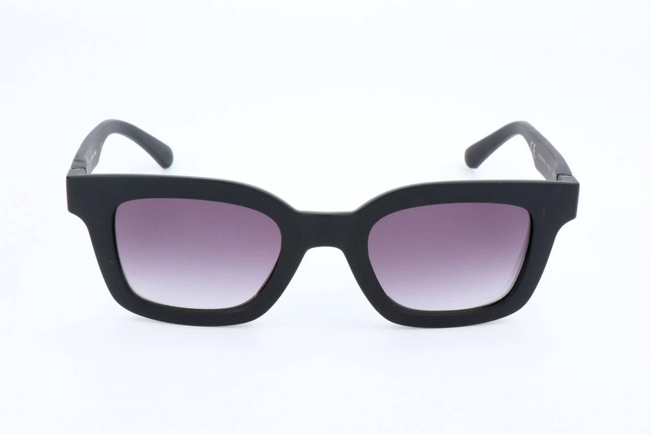 009.009 - BLACK AND BLACK