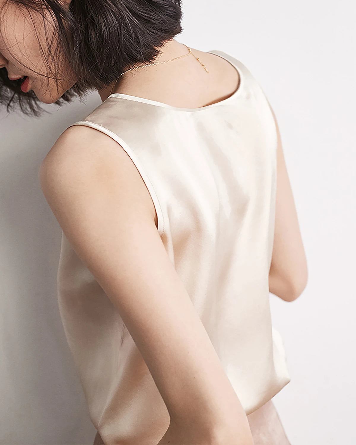 Silk Shell Tank Top for Women - Round Neck Sleeveless Blouse - Breathable & Soft Summer Camisole - Perfect for Layering, Office Wear & Casual Outfits