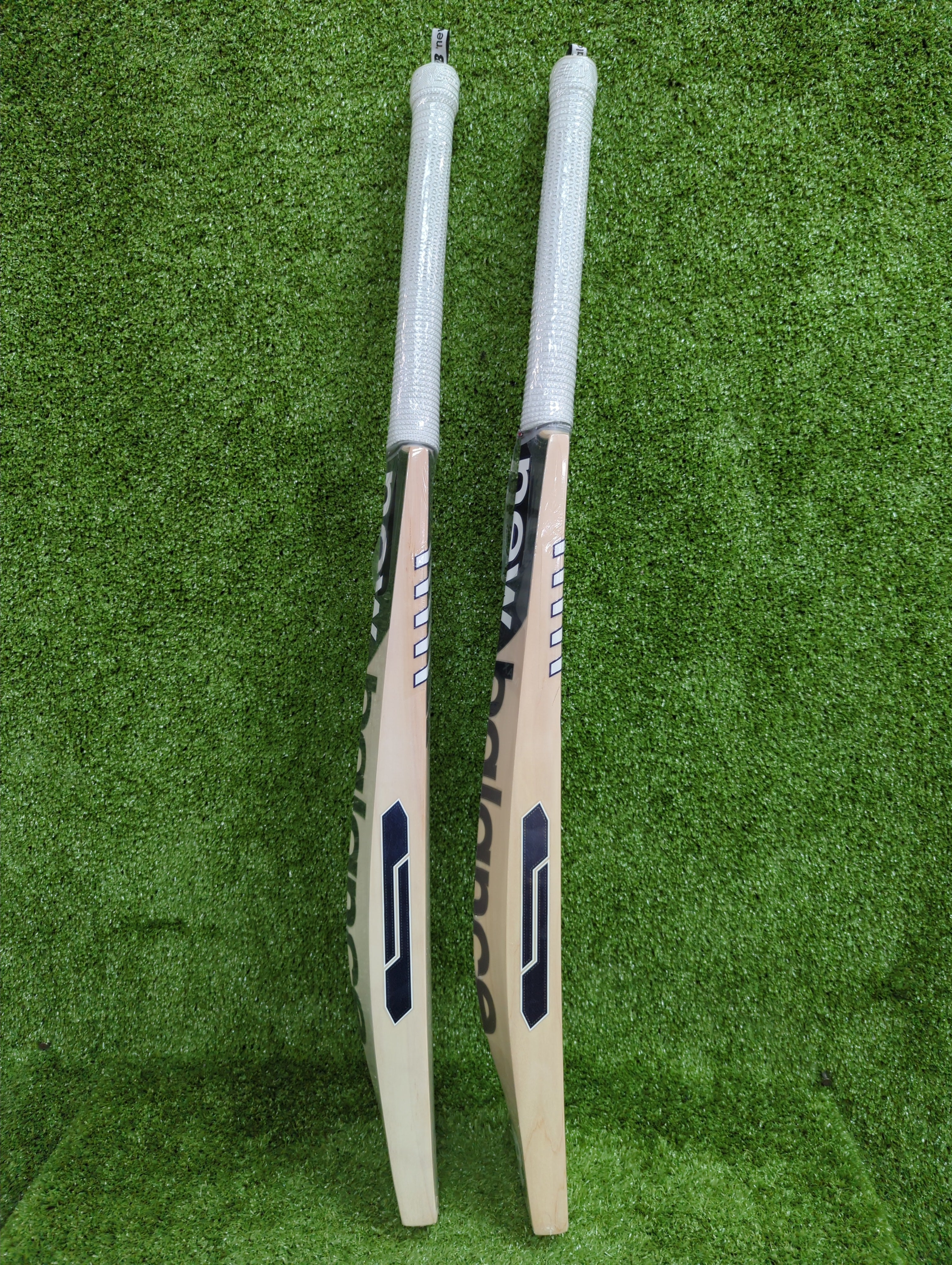 NB DC 1200I Max Adult English Willow Cricket Bat - Premium Performance for Professional Cricket Matches & Training Sessions