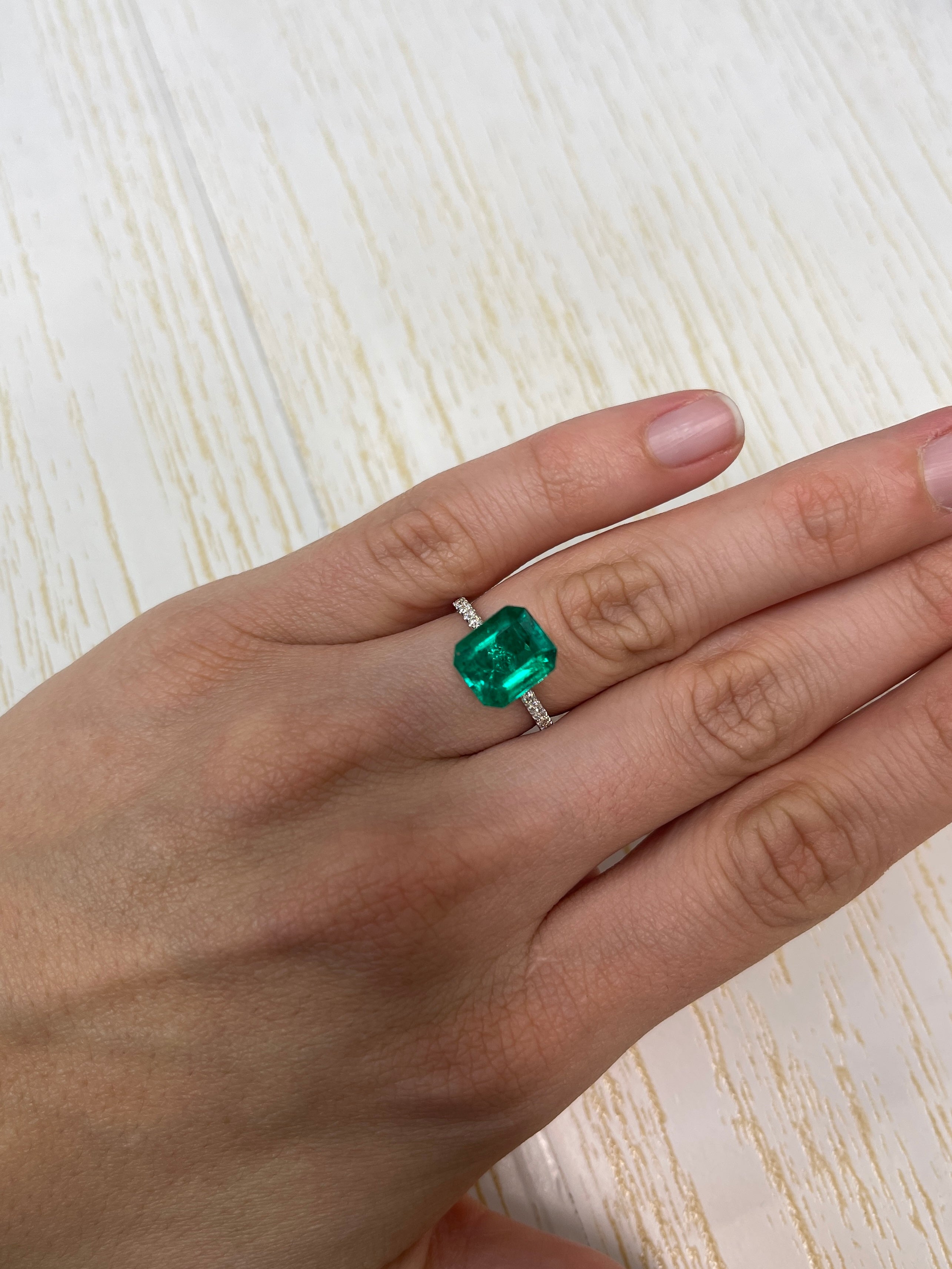 3.72 Carat 11x9mm AAA+ Perfect Green Freckled Natural Loose Colombian Emerald Cut Gemstone for Jewelry Making, Engagement Rings & Luxury Gifts