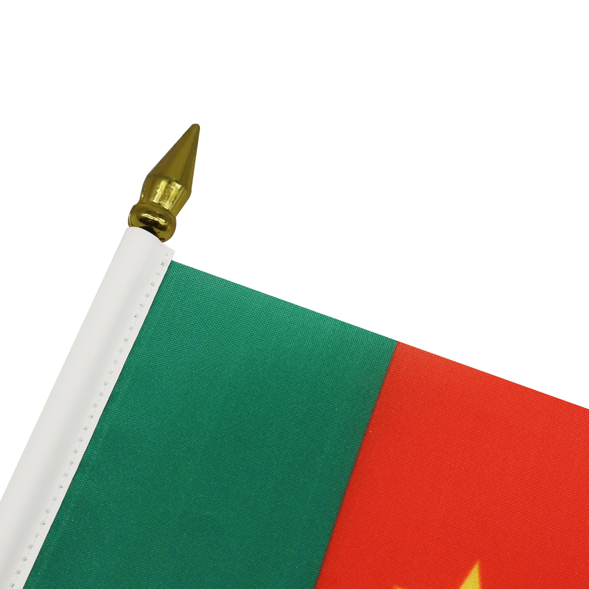 AZ FLAG Cameroon Mini Desk Flag 4'' x 6'' (10 x 15 cm) - 100% Polyester with 10'' Golden Spear Pole - Perfect for Office Decor, International Events & National Pride Displays