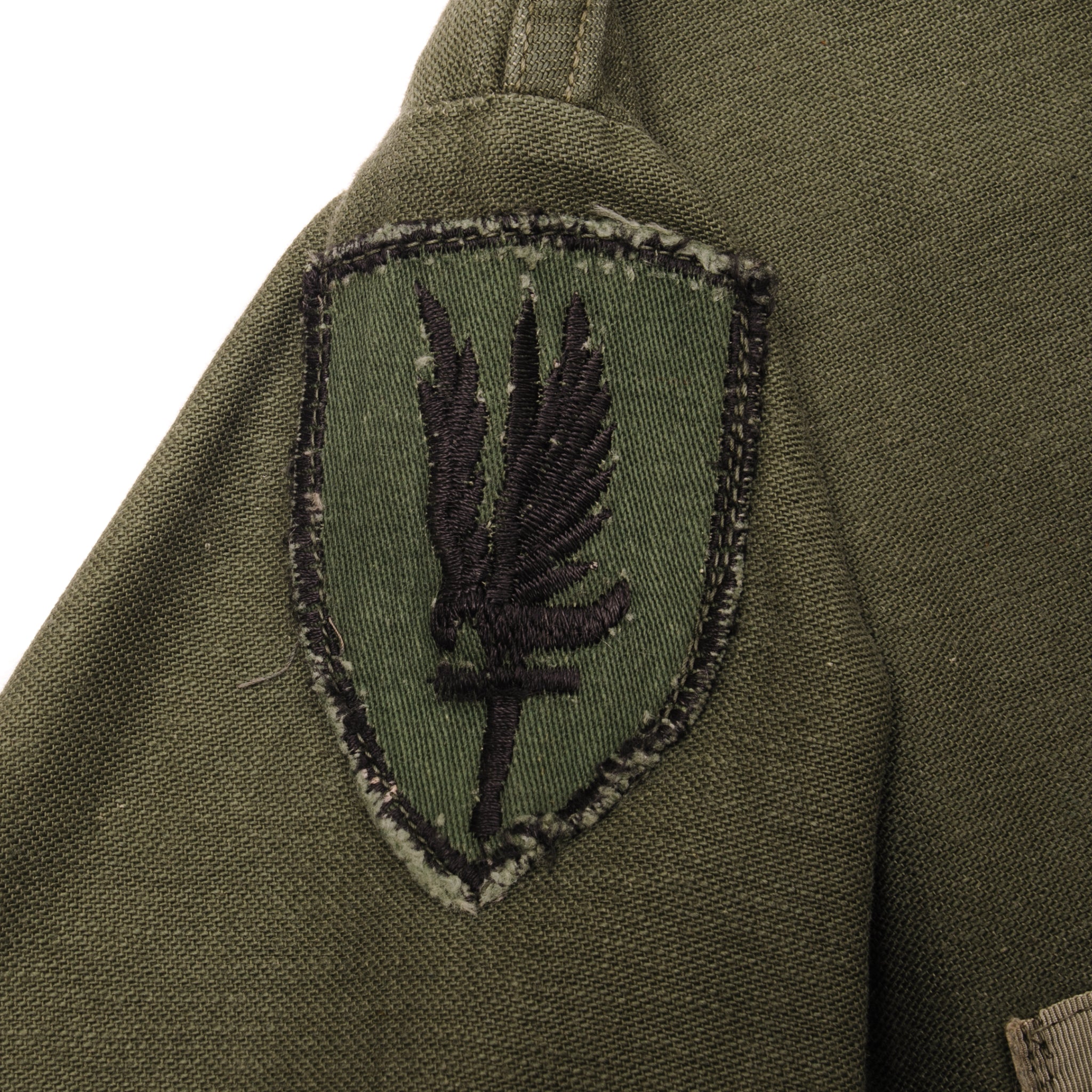Vintage US Army Sateen Utility Shirt P64 Vietnam War Era - Size 15.5 x 33 with Original Patches | Military Collectible, Reenactment & Vintage Fashion