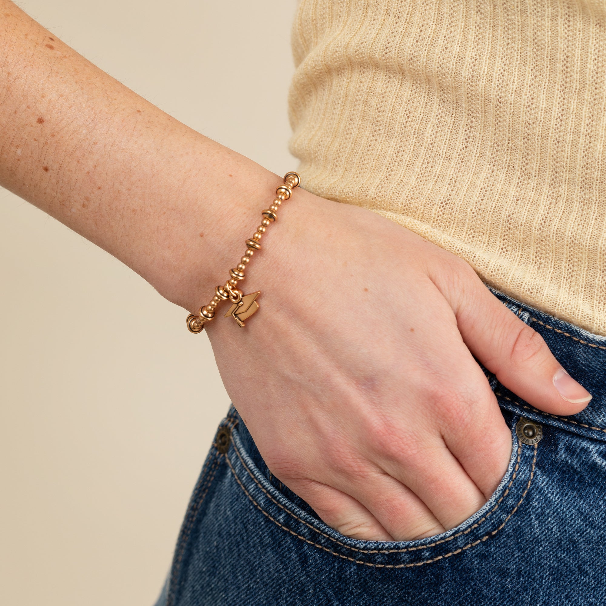 Class of 2021 Graduation Stretch Bracelet - Commemorative Gift for High School & College Graduates - Perfect for Graduation Ceremonies, Parties & Yearbook Photos