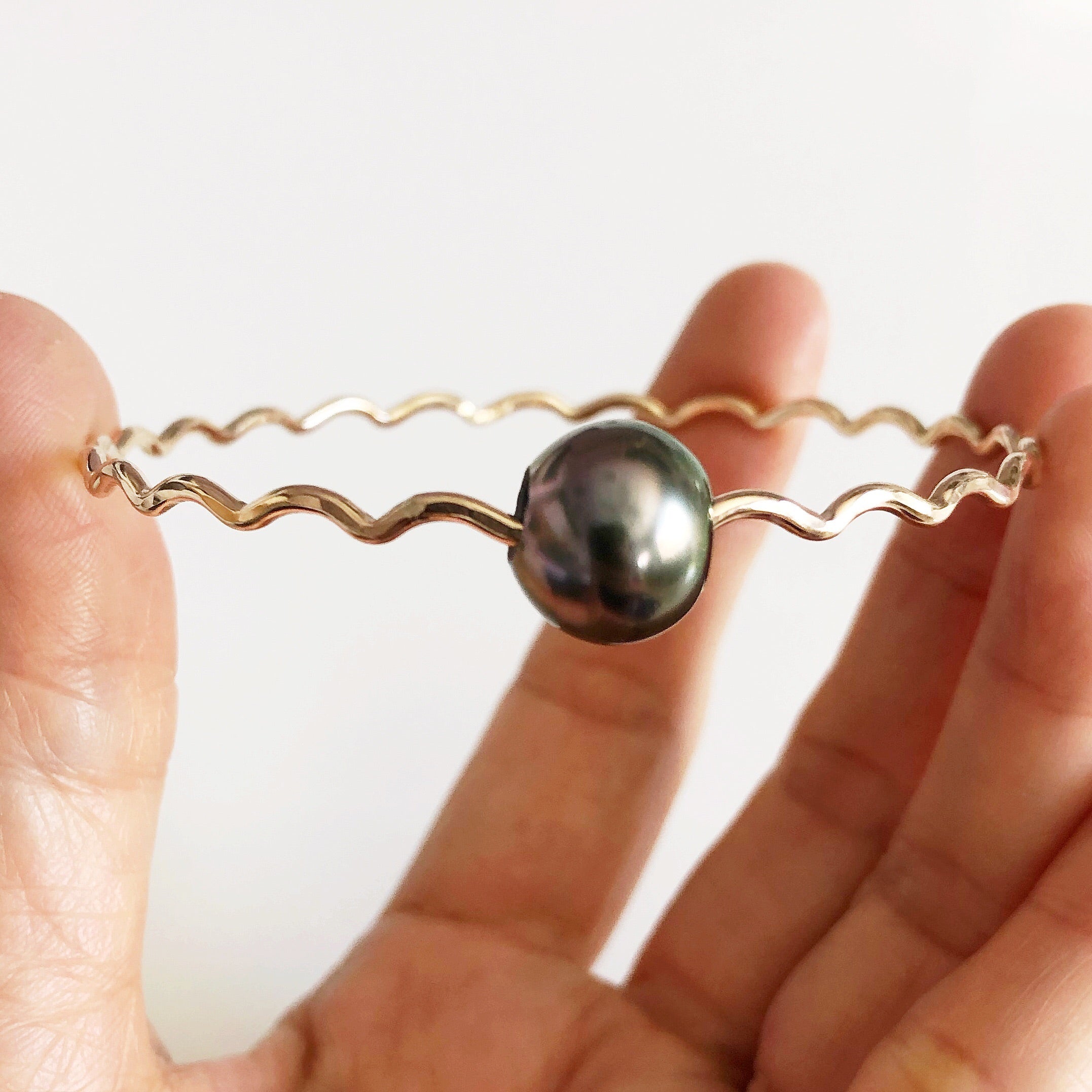 Bangle UNAHI Tahitian Pearl Bracelet (B420) - Elegant Handmade Jewelry for Women, Perfect for Weddings, Parties & Special Occasions
