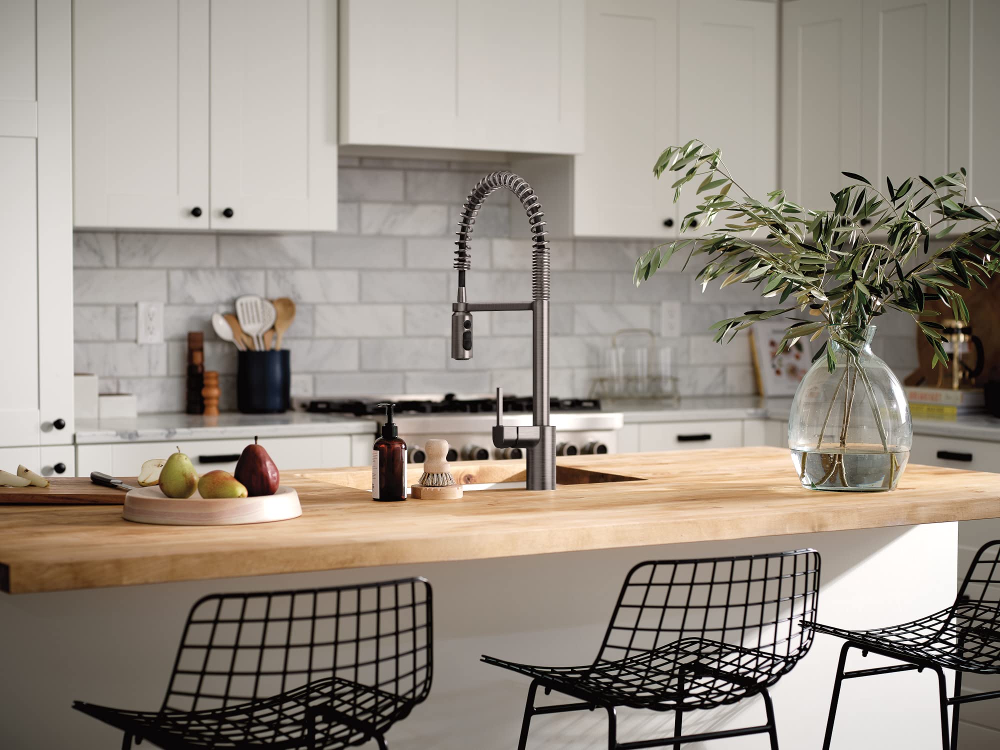 Moen Align Black Stainless Steel Single Handle Pull Down Kitchen Faucet with Power Boost Sprayer - Commercial Grade Pre-Rinse Spring Sink Faucet for Bar, Farmhouse & Restaurant Use - Perfect for High-Traffic Kitchens & Food Prep Areas (Model 5923BLS)