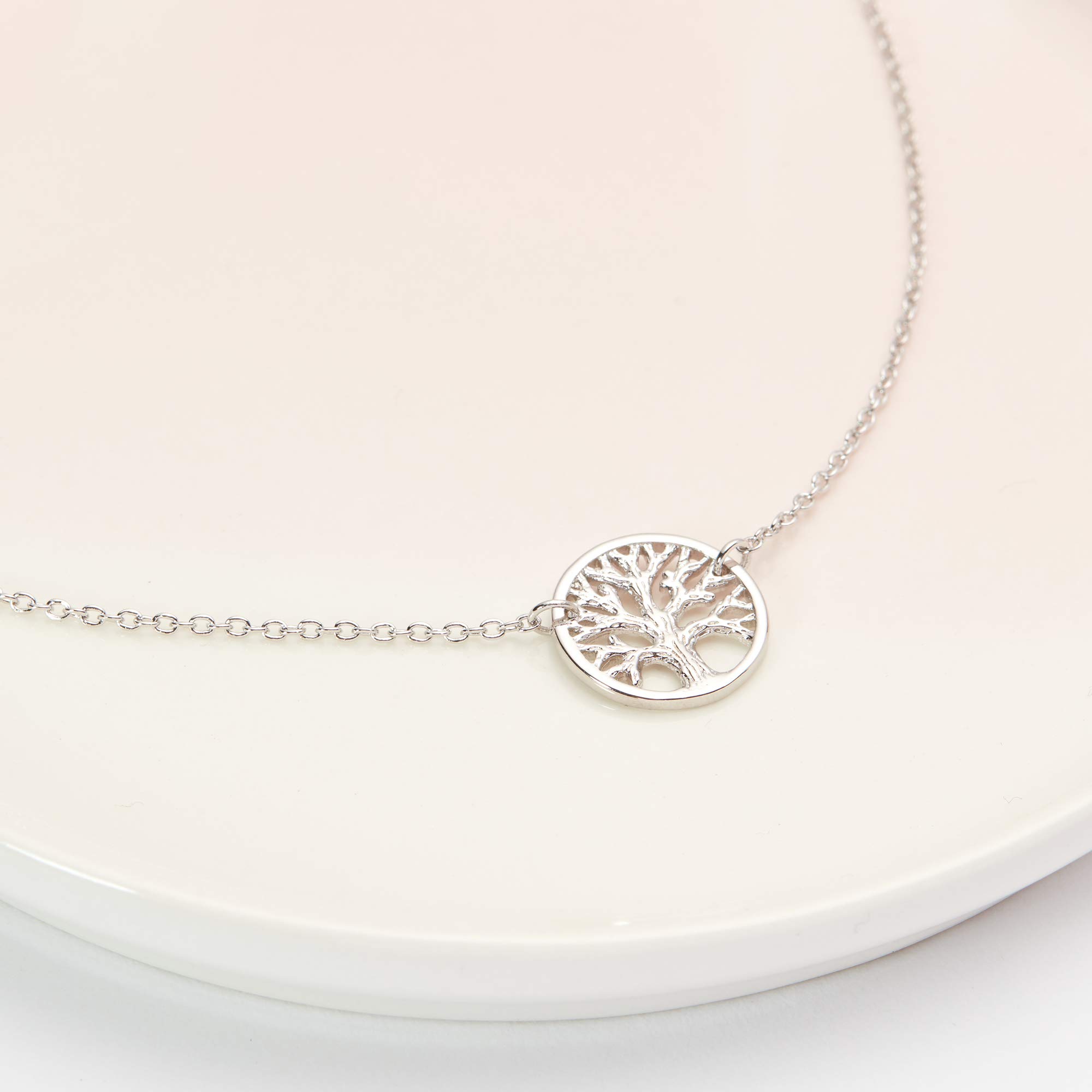 Heart Locket Necklace for Grandma - Personalized Jewelry Gift for Birthday, Christmas, Mother's Day & Special Occasions | Perfect for Family Photos & Keepsakes