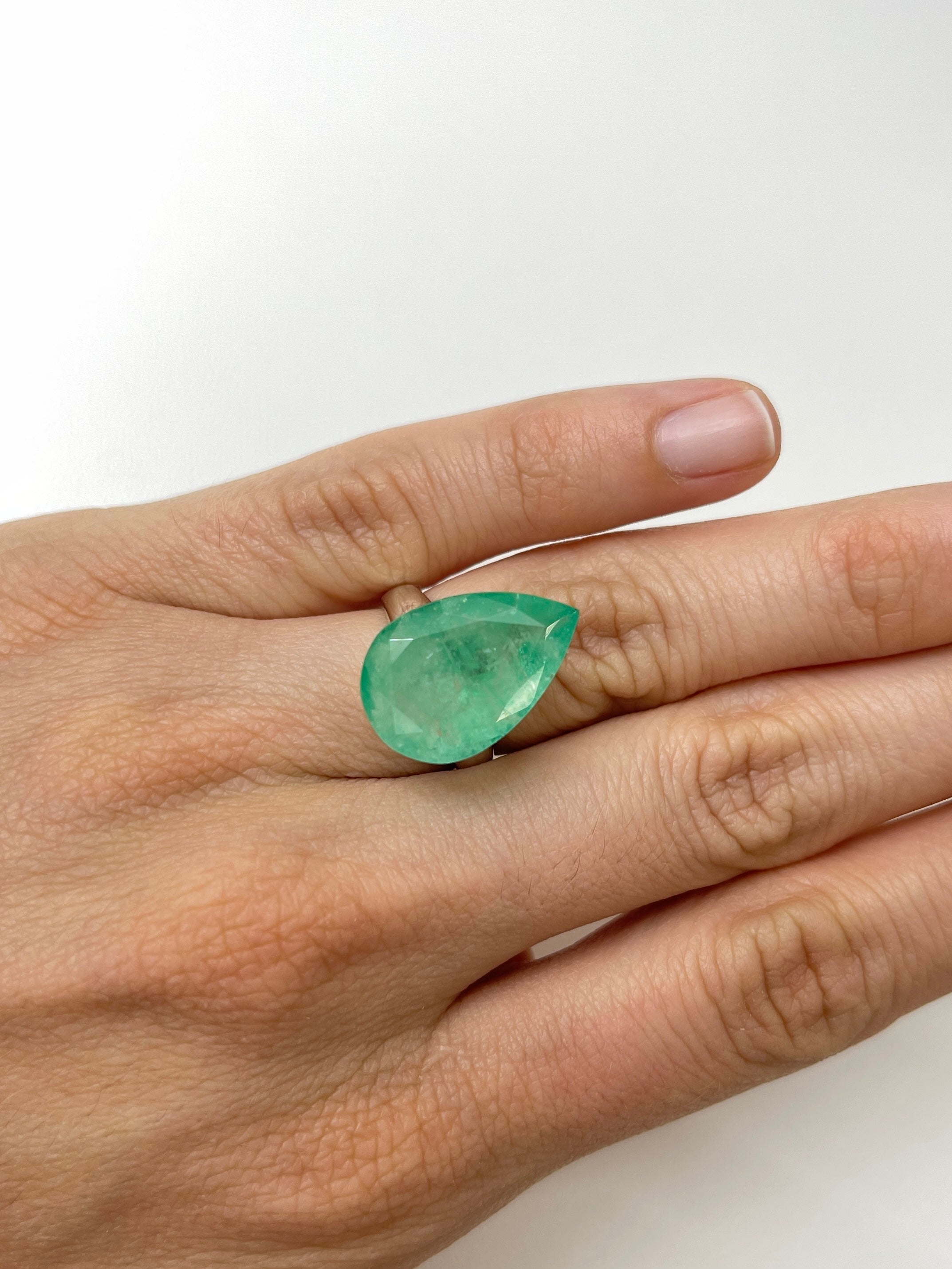 14.77 Carat Natural Colombian Emerald Pear Cut Loose Gemstone - Earthy Green 21x14mm for Jewelry Making, Engagement Rings & Luxury Gifts