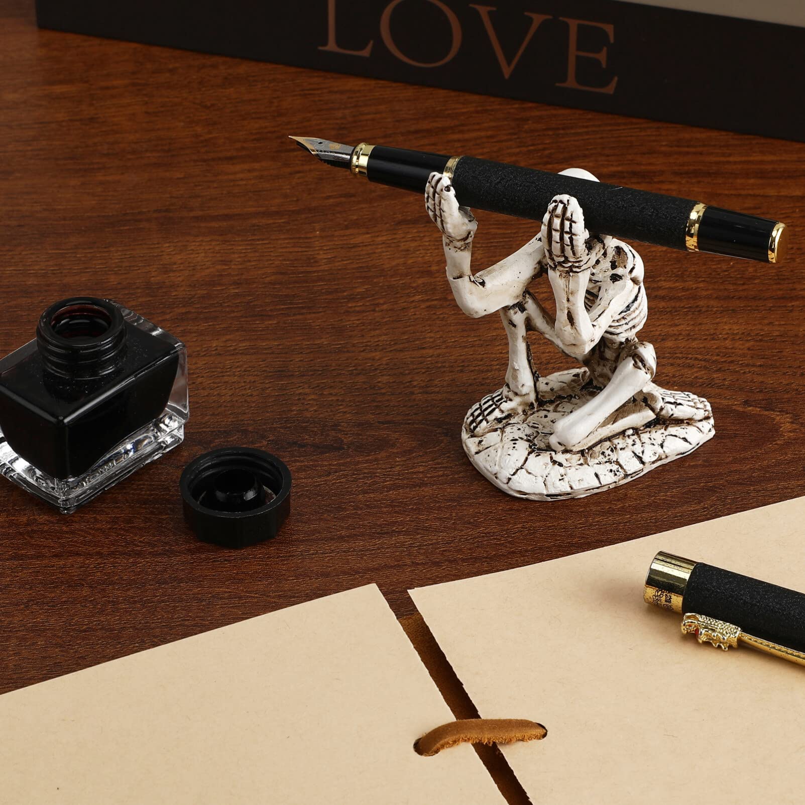IMIKEYA Skull Pen Holder - Skeleton Pen Display Stand, Makeup Brush Organizer, Fountain Pen Holder for Halloween Home Decor - Perfect for Office Desk, Makeup Vanity & Halloween Party Display