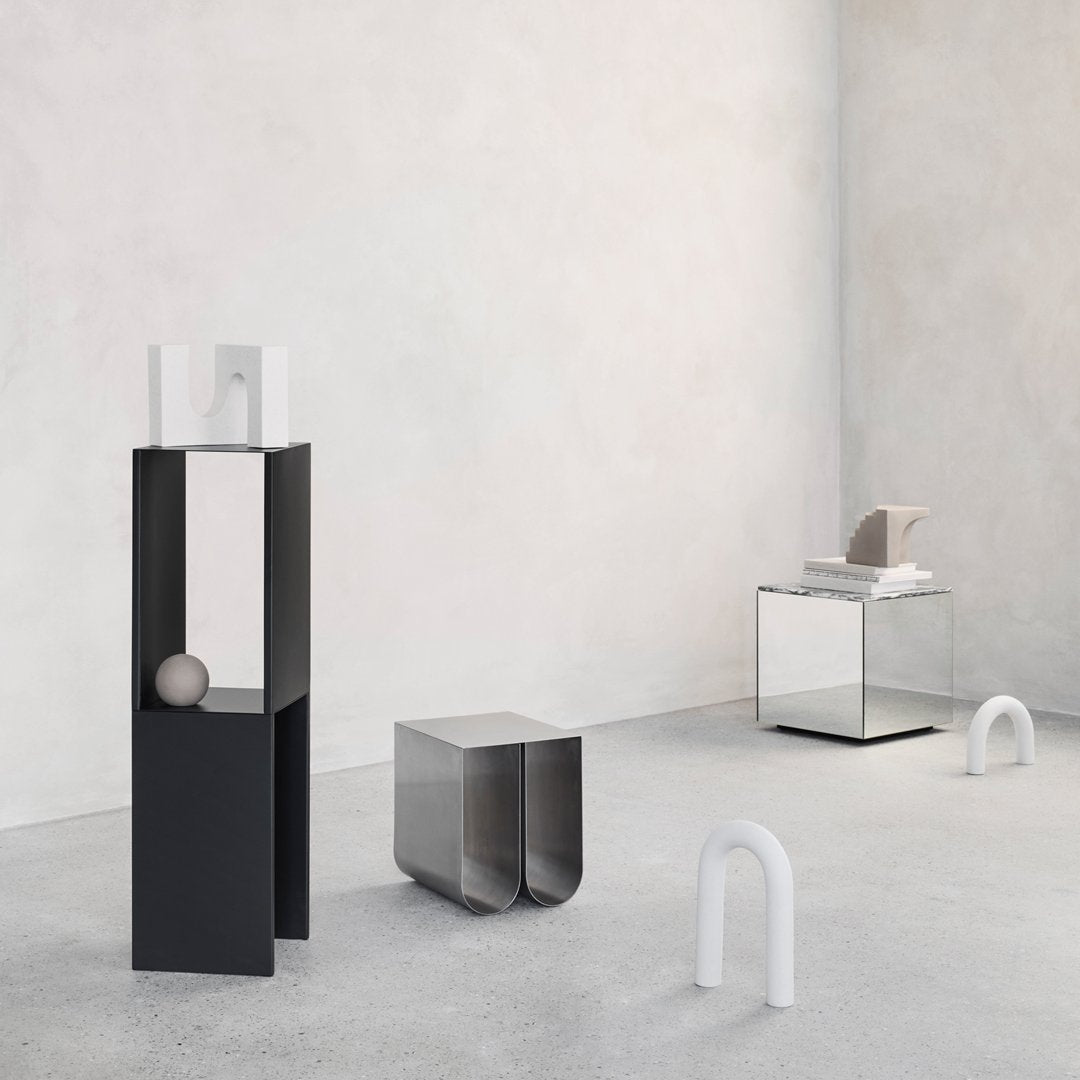 Modern Curved Side Table - Sleek Accent Table for Living Room, Bedroom, or Office - Perfect for Small Spaces & Home Decor
