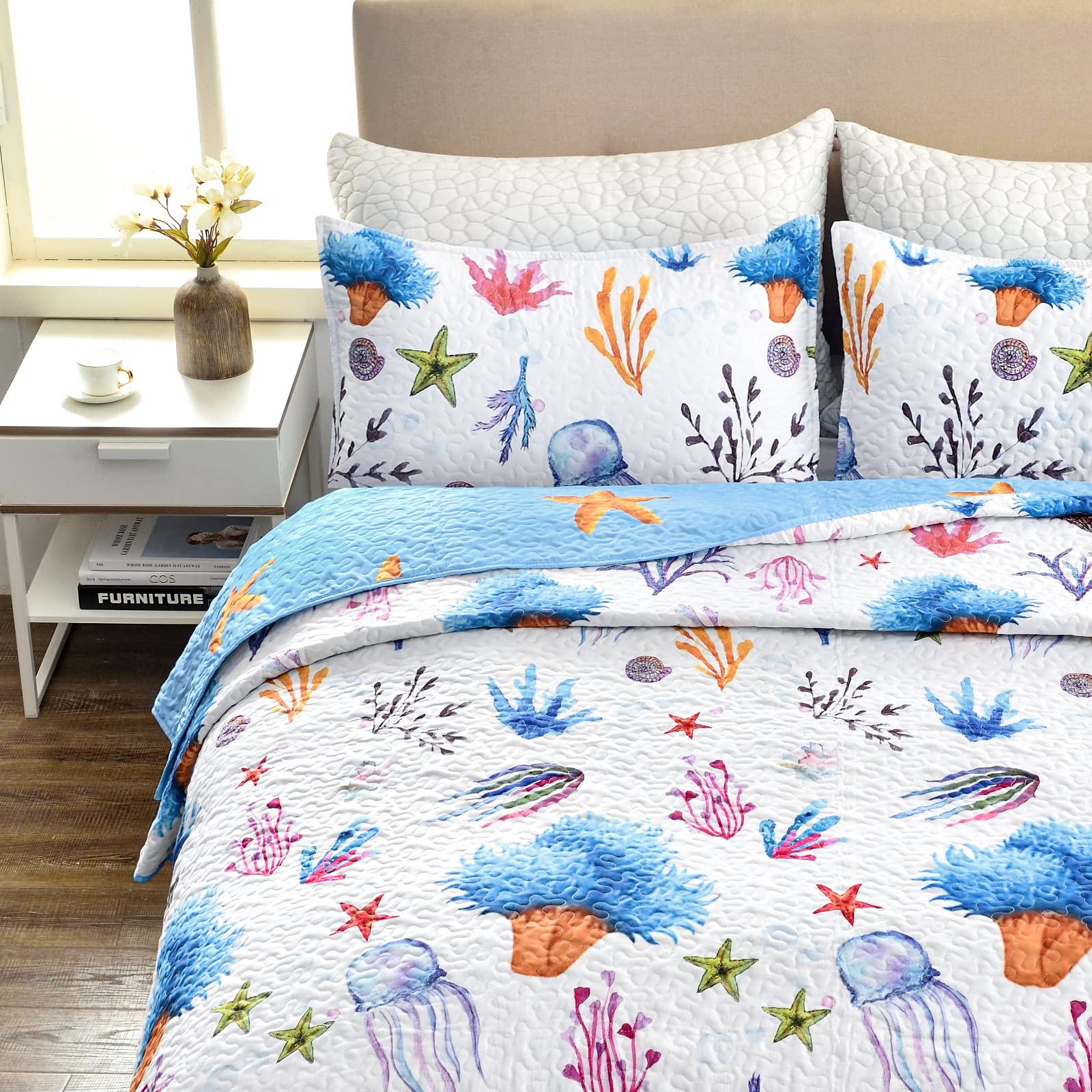 Luxury King Size Quilt Set - Reversible Microfiber Bedding with Pillow Shams for Coastal & Beach Decor