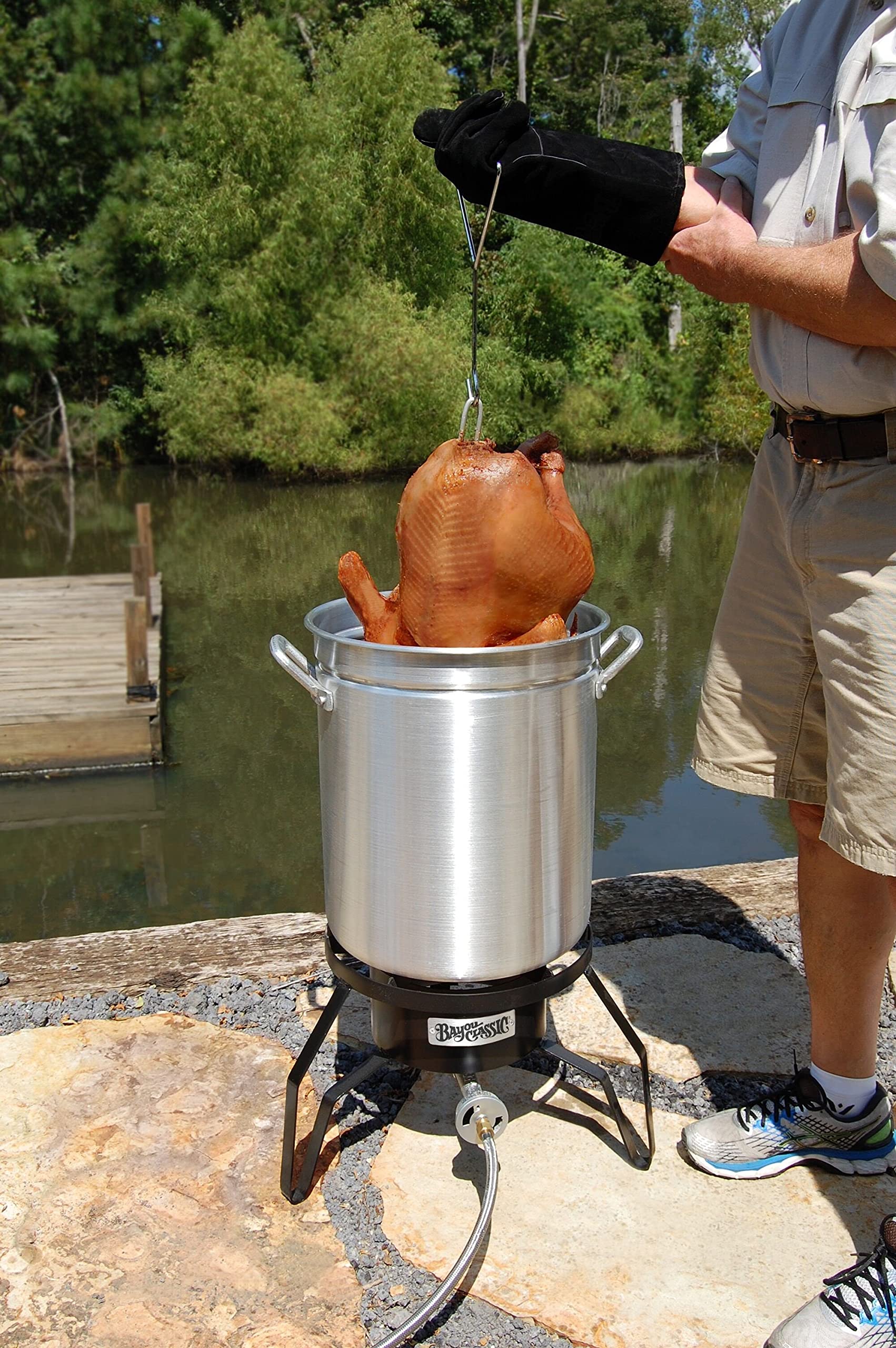 Bayou Classic 44 Quart Stainless Steel Commercial Turkey Deep Fryer Kit - Heavy Duty Outdoor Cooking for 25 lb Turkeys, Chicken & Seafood | Perfect for Thanksgiving, Camping & Large Gatherings