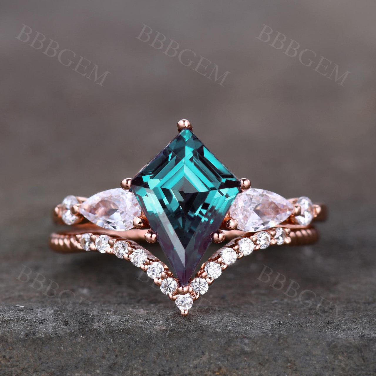 7x10mm Rose Gold Kite Step Cut Alexandrite Engagement Ring Set with Moissanite Wedding Band & Curved V Matching Band | Perfect for Proposals, Anniversaries & Bridal Jewelry