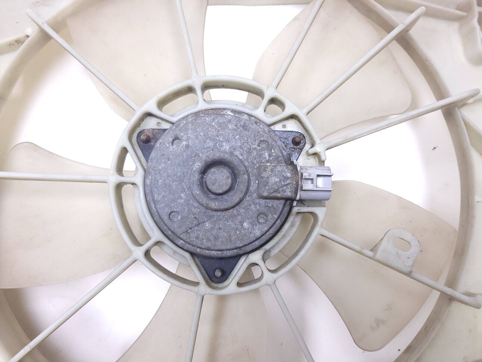 03 08 Toyota Corolla Radiator Cooling Fan with Overflow Reservoir - OEM Replacement Part for Engine Cooling System - Perfect for DIY Auto Repair & Maintenance