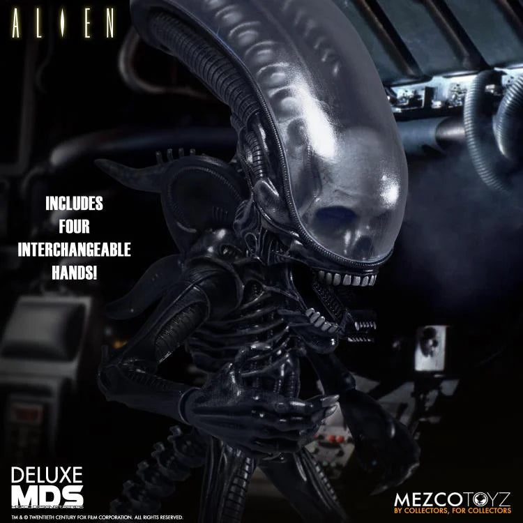 Mezco Designer Series Deluxe Alien Action Figure Set - Collectible Toy for Sci-Fi Fans & Movie Lovers - Perfect for Display, Gifts & Cosplay Scenes