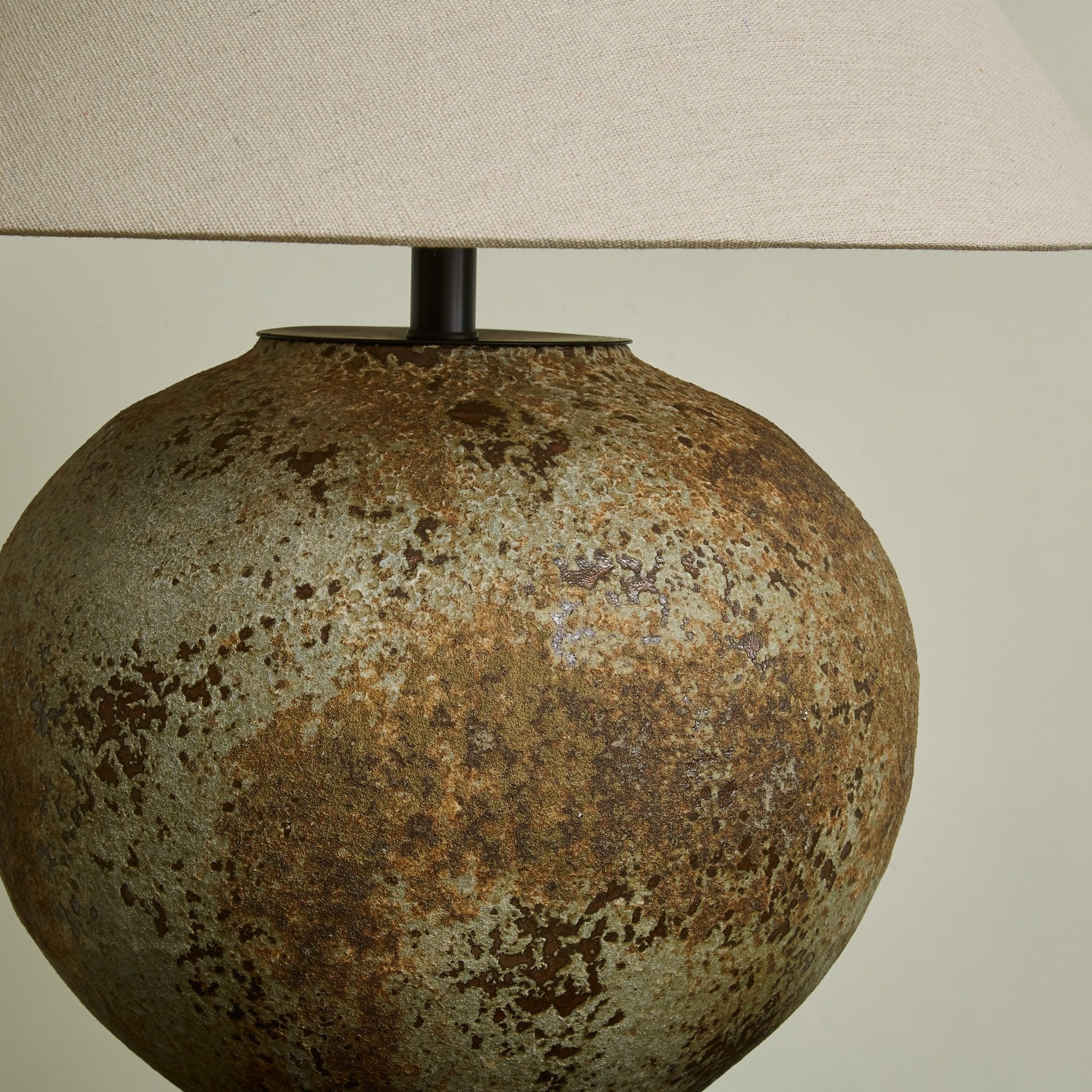 Ferrosia Modern Table Lamp - Adjustable Brightness LED Desk Light for Home Office, Bedroom & Living Room - Perfect for Reading, Working & Relaxing