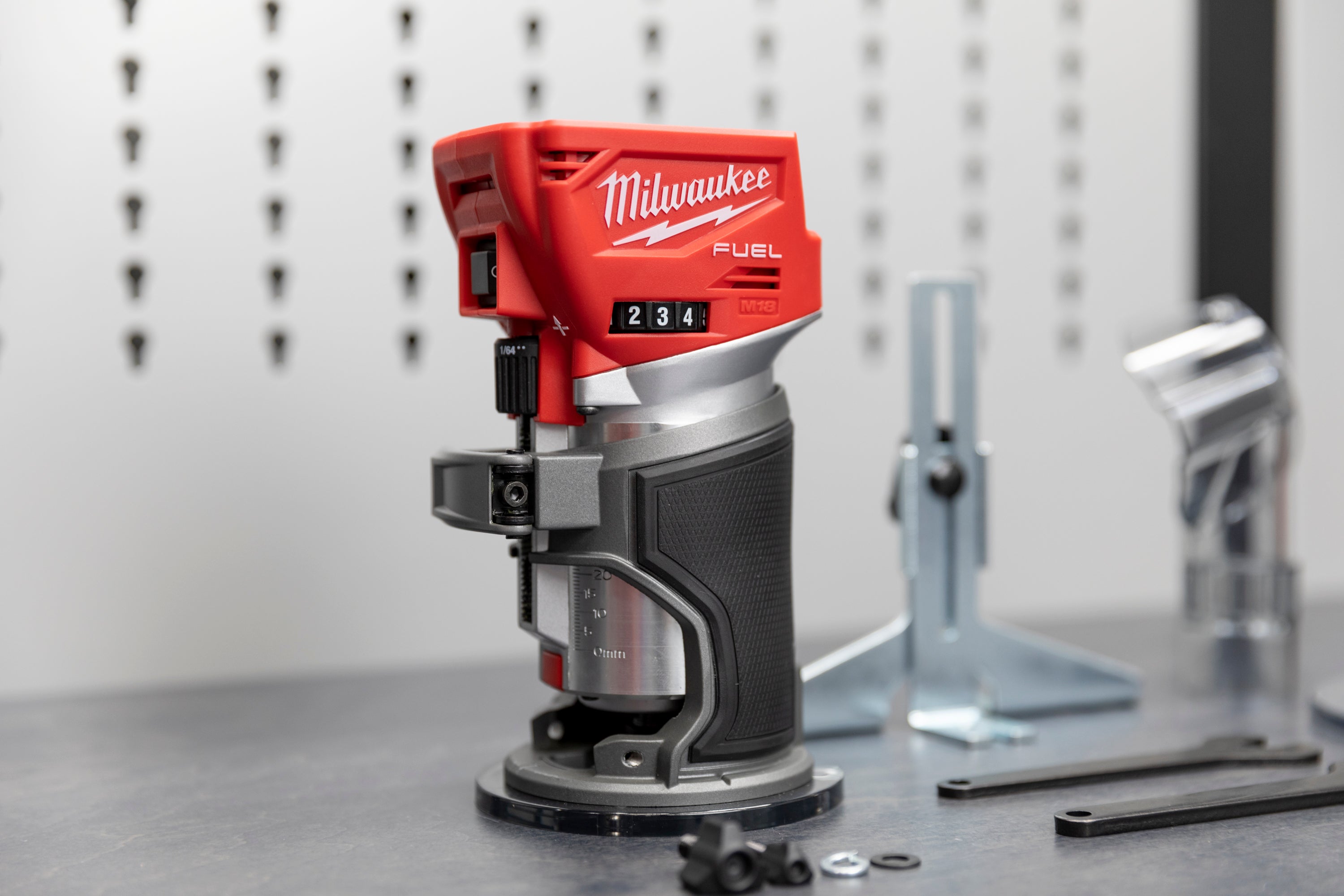 Milwaukee M18 FUEL Compact Router - Powerful Cordless Woodworking Tool for DIY & Professional Projects - Perfect for Trimming, Edging & Carving Wood