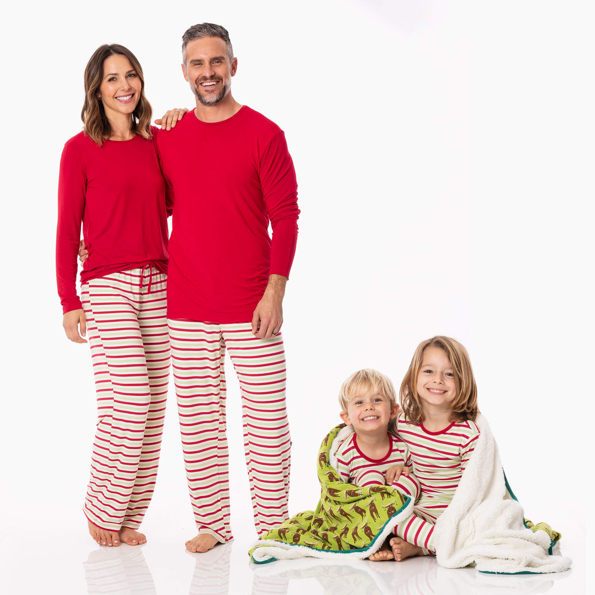 KICKEE Men's Ultra Soft Long Sleeve Print Pajama Set - Comfortable Sleepwear & Loungewear for Relaxation at Home | Family Matching Pajamas for Christmas, Holidays and Cozy Nights