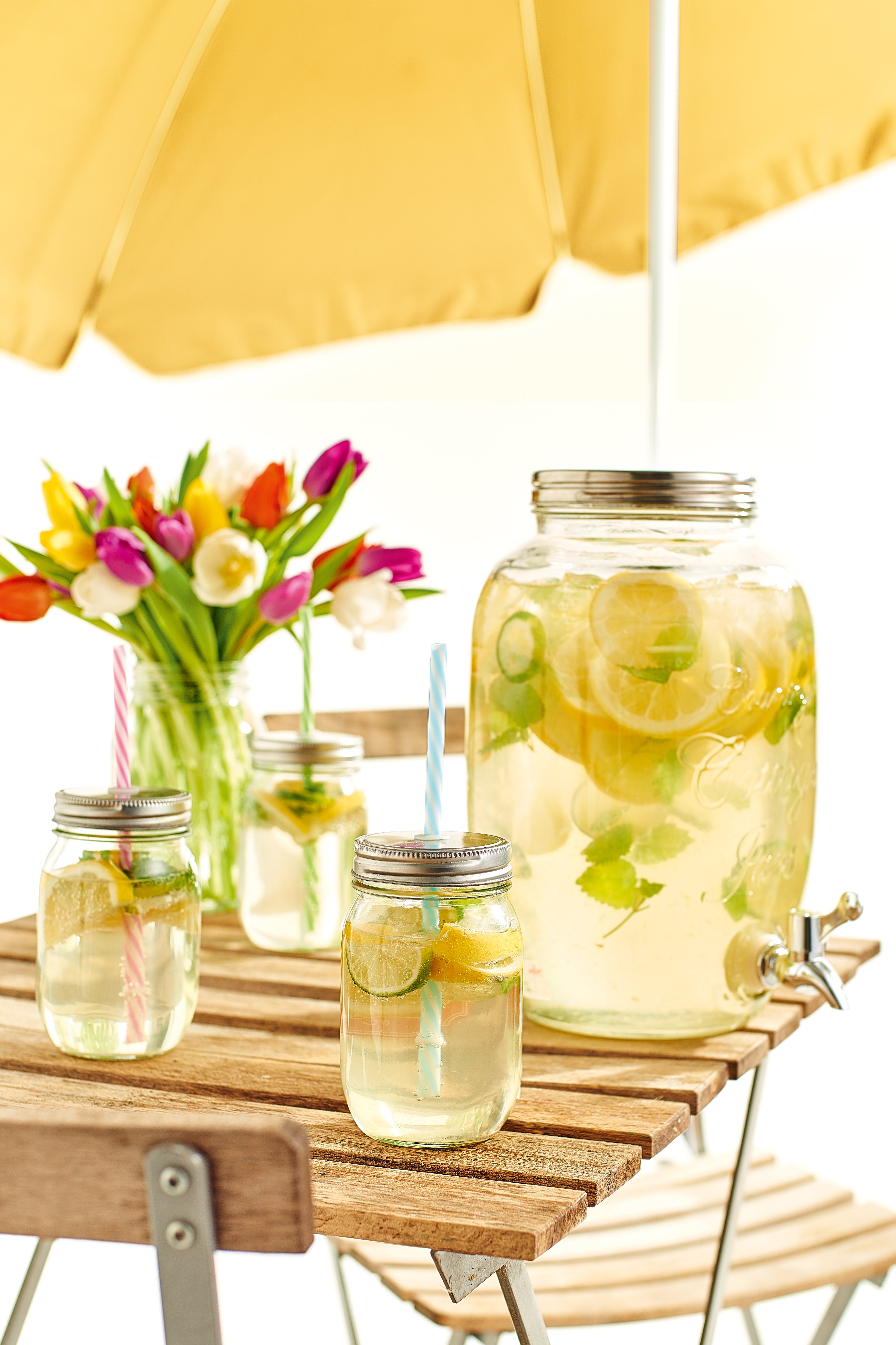 Premium Drinking Jar Set with Handle - Glass, Metal & Wood Gift Box - Perfect for Iced Tea, Lemonade & Outdoor Picnics