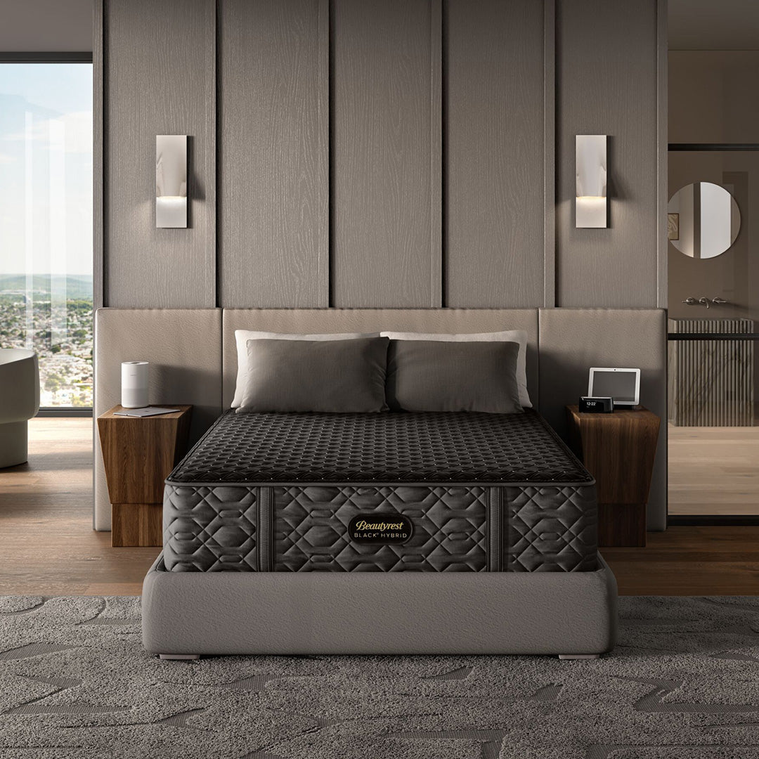 Beautyrest Black Series 3 Plush Hybrid Mattress - Premium Queen Size Cooling Gel Memory Foam & Pocketed Coil Support for Back Pain Relief - Perfect for Master Bedroom, Guest Room & Luxury Hotel Suites