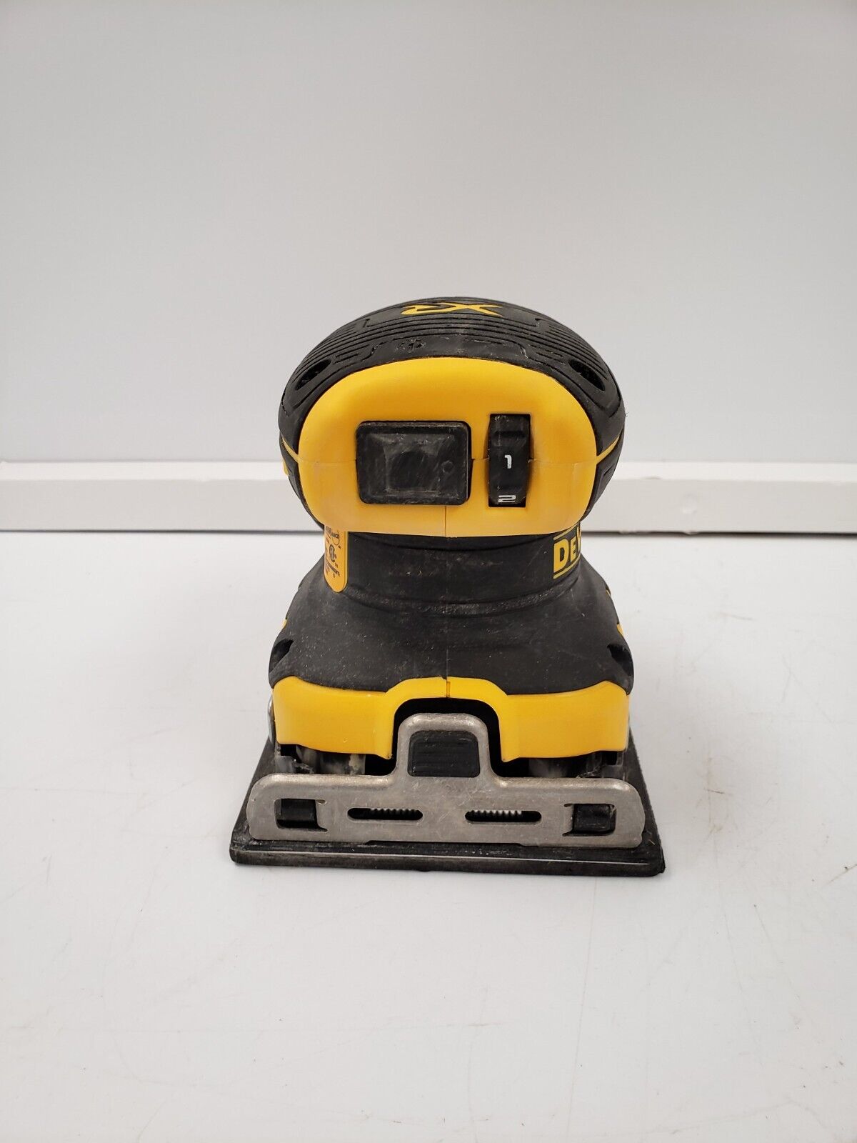 DEWALT DCW200 5-Inch Random Orbit Sander with Dust Extraction - Power Tool for Woodworking, Sanding & Finishing - Perfect for DIY Projects & Professional Use