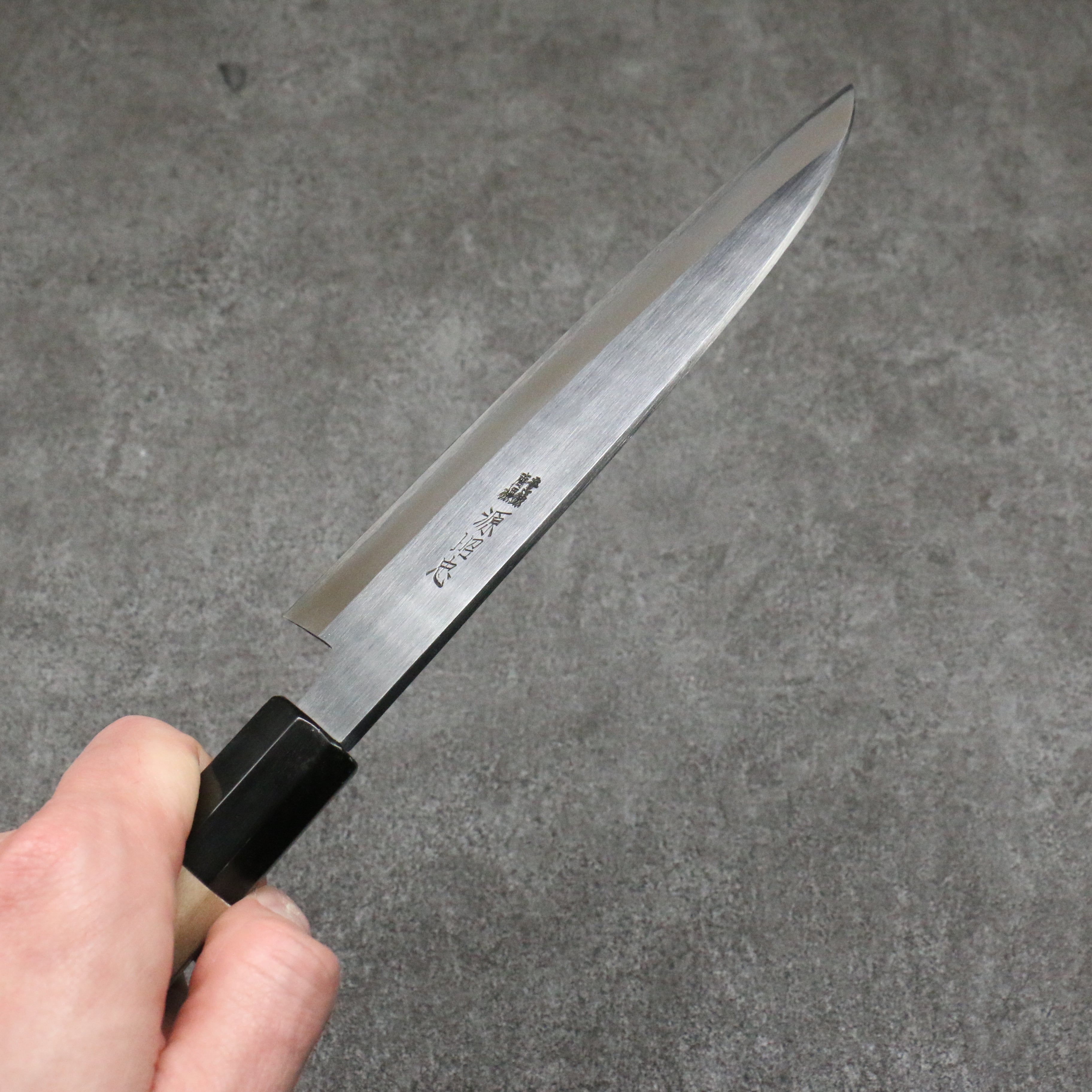 Minamoto Akitada White Steel No.2 Kasumitogi Santoku Knife 180mm with Magnolia Handle - Premium Japanese Kitchen Knife for Slicing, Dicing & Chopping Vegetables, Meat & Fish