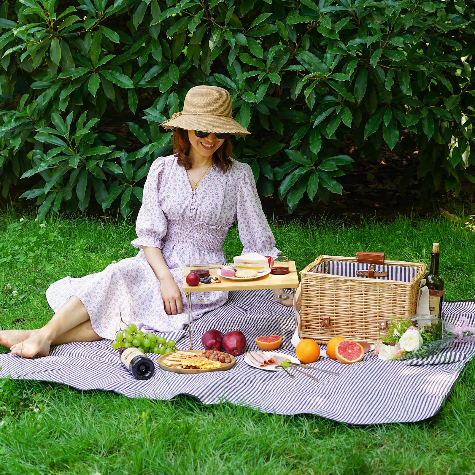 Premium Wicker Picnic Basket for 2 with Detachable Table - Wine Holder & Complete Tableware Set - Perfect for Outdoor, Wedding, Anniversary Gifts - Great for Beach, Park, Camping & Romantic Dates