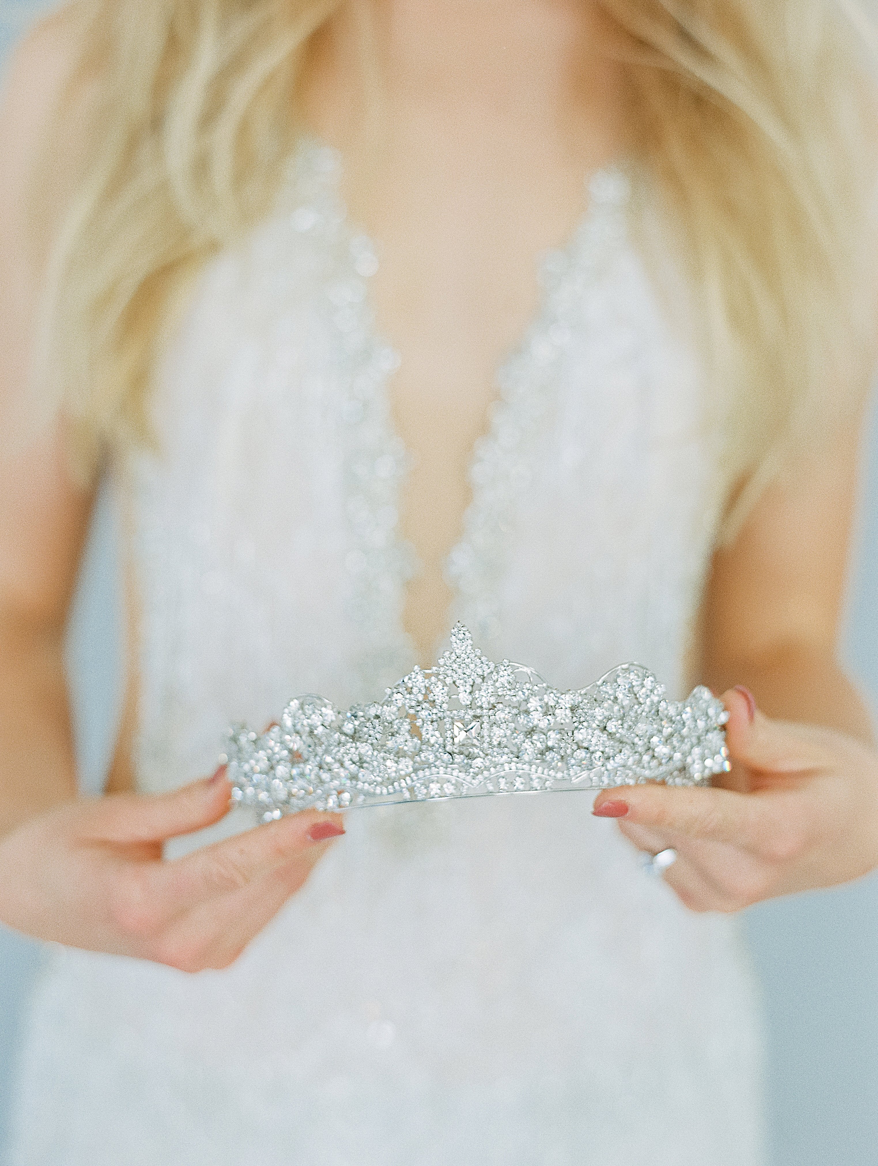 Sparkling SHELLIE Gold Bridal Tiara - Elegant Wedding Crown for Bride, Bridesmaids & Flower Girls | Perfect for Weddings, Prom, Pageants & Special Occasions