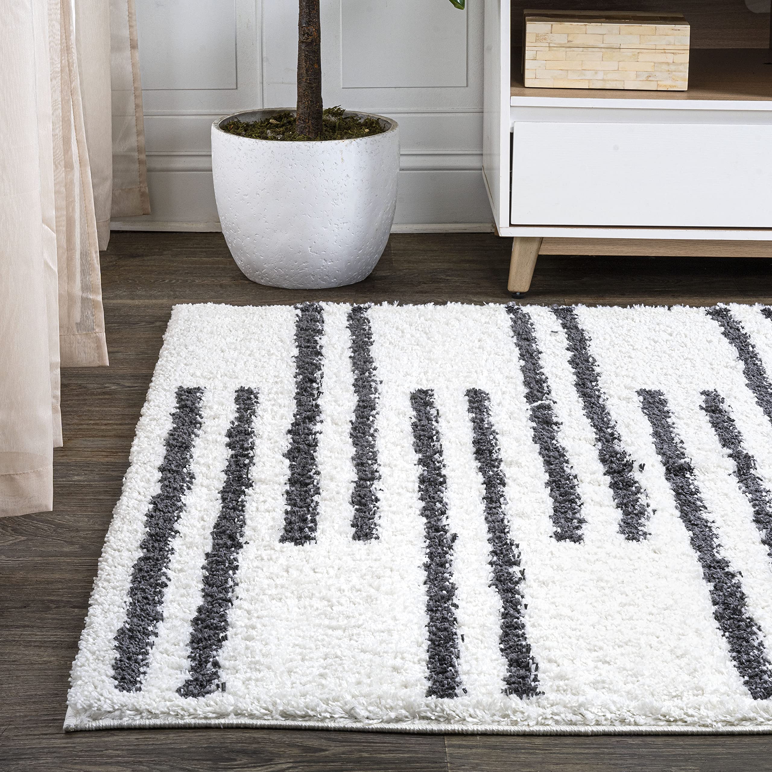 JONATHAN Y MOH406A-8 Petra Stripe Geometric Shag Rug 8x10 - Bohemian Contemporary Area Rug for Bedroom, Living Room & Kitchen - Easy Clean Non-Shedding White/Black Rug - Perfect for Modern Home Decor & Cozy Spaces