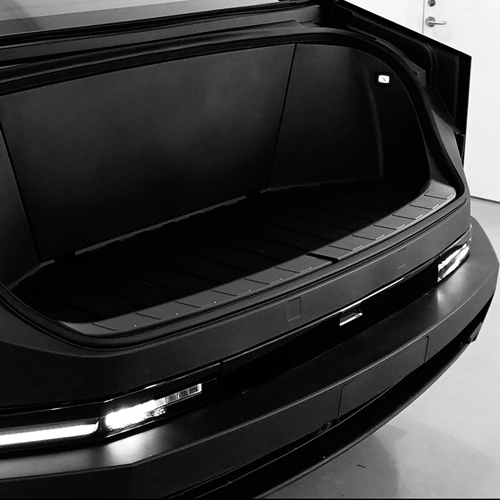 Premium Front Trunk Sill Plate Protector for Tesla Cybertruck & Cyberbeast - Heavy Duty Scratch Guard for Loading & Unloading - Perfect for Off-Road Adventures & Daily Use