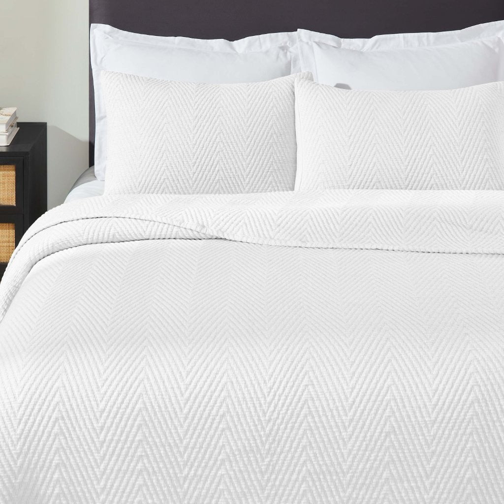 Premium Aswan Cotton Medium Weight Chevron Woven Coverlet - Soft & Breathable Bedspread for All Seasons - Perfect for Master Bedroom, Guest Room, or Dorm Decor