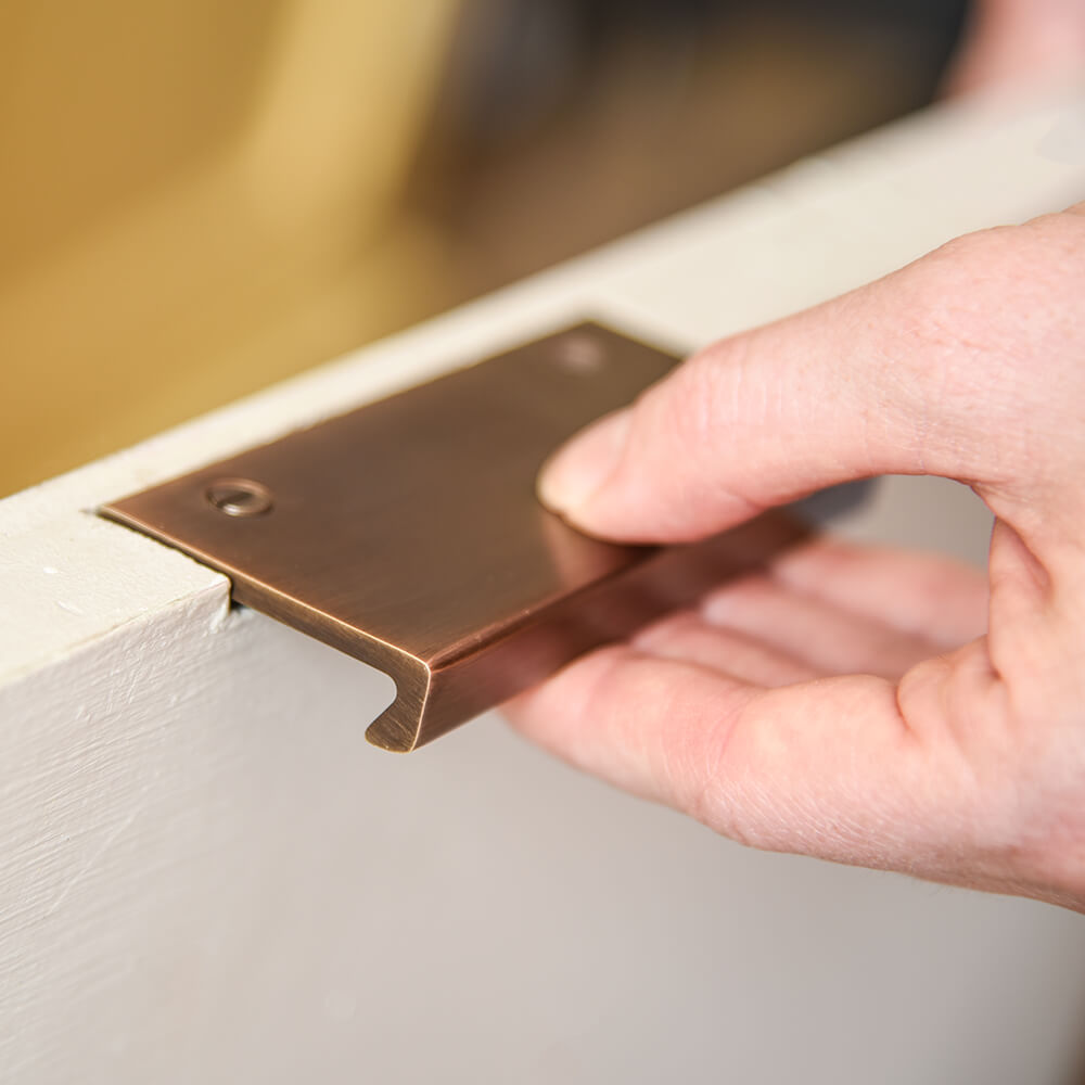 Antique Brass Flat Edge Pull Handle - Vintage Cabinet Drawer Hardware for Kitchen, Bathroom & Furniture - Perfect for Home Renovation & DIY Projects